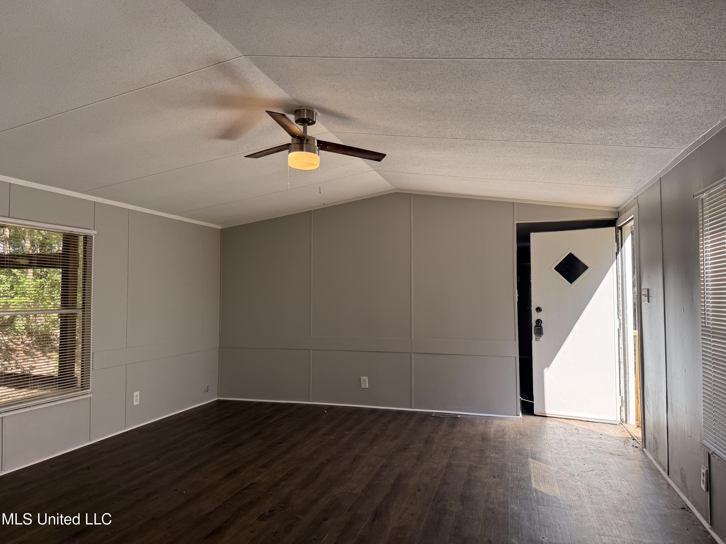 505 Hillview Court Property Photo 10
