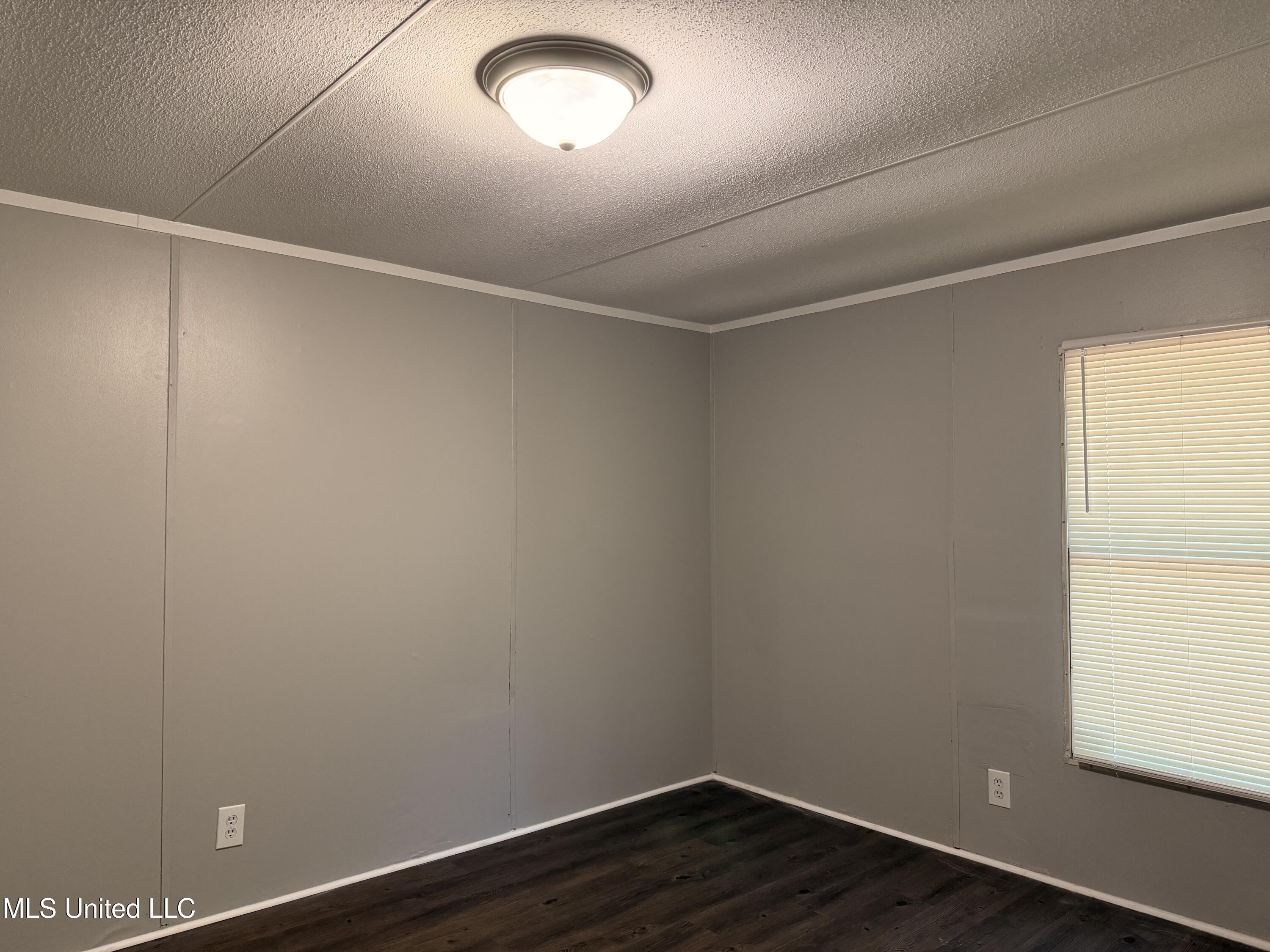 505 Hillview Court Property Photo 12