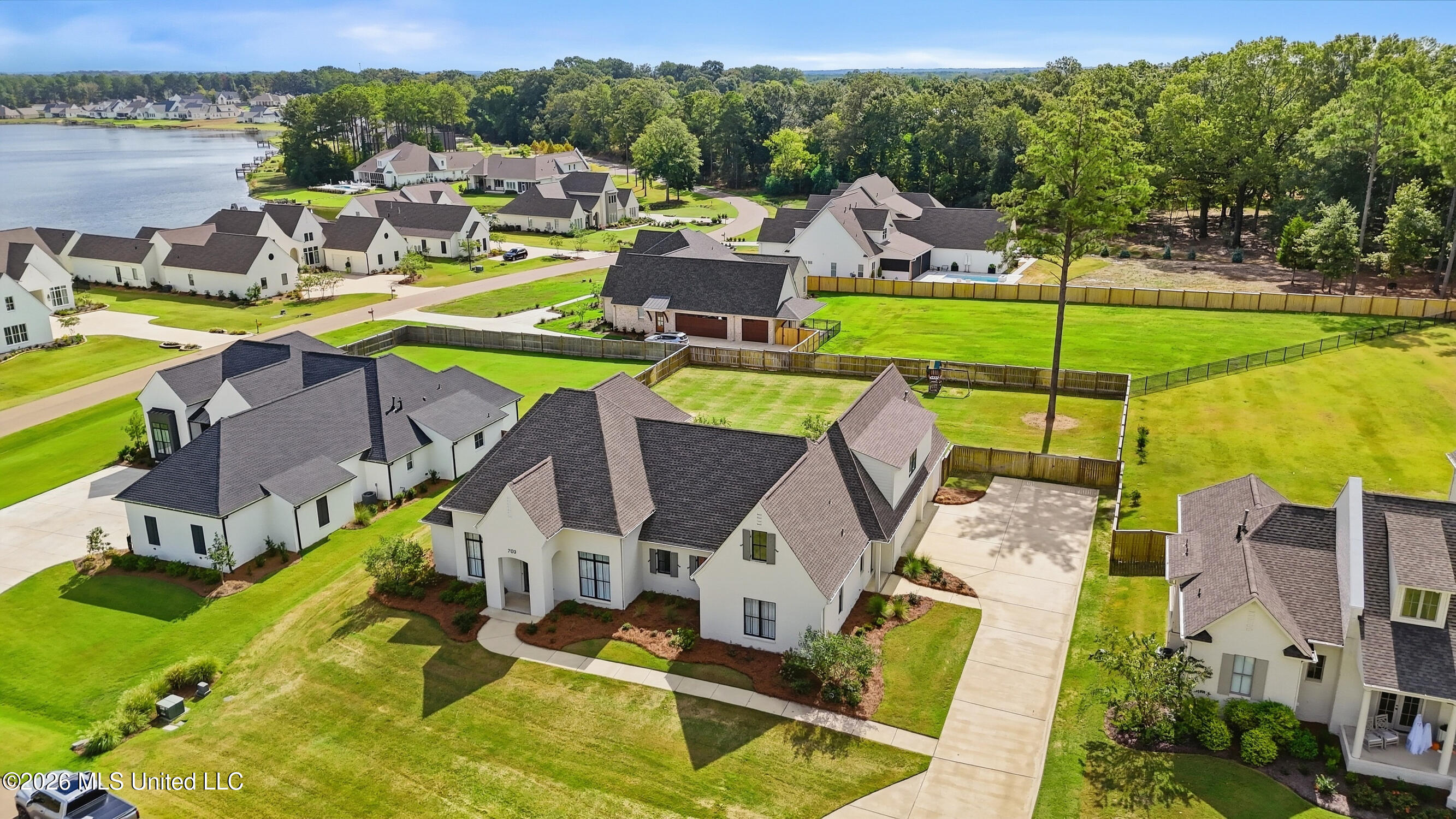 703 Ivywood Court Property Photo 4