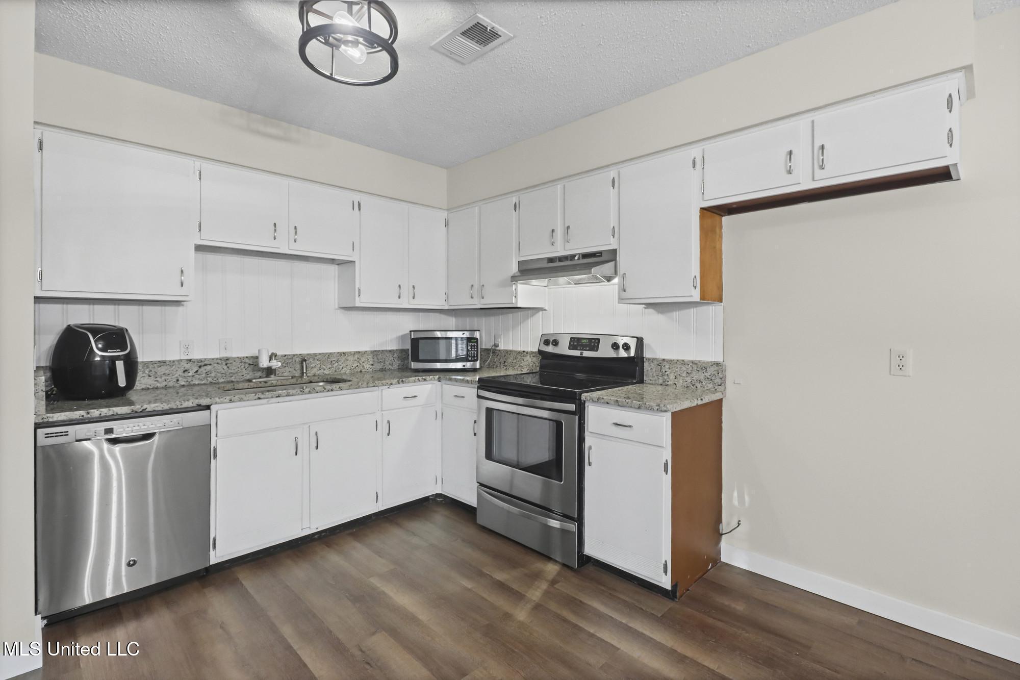 110 Jamaica Street Property Photo 12