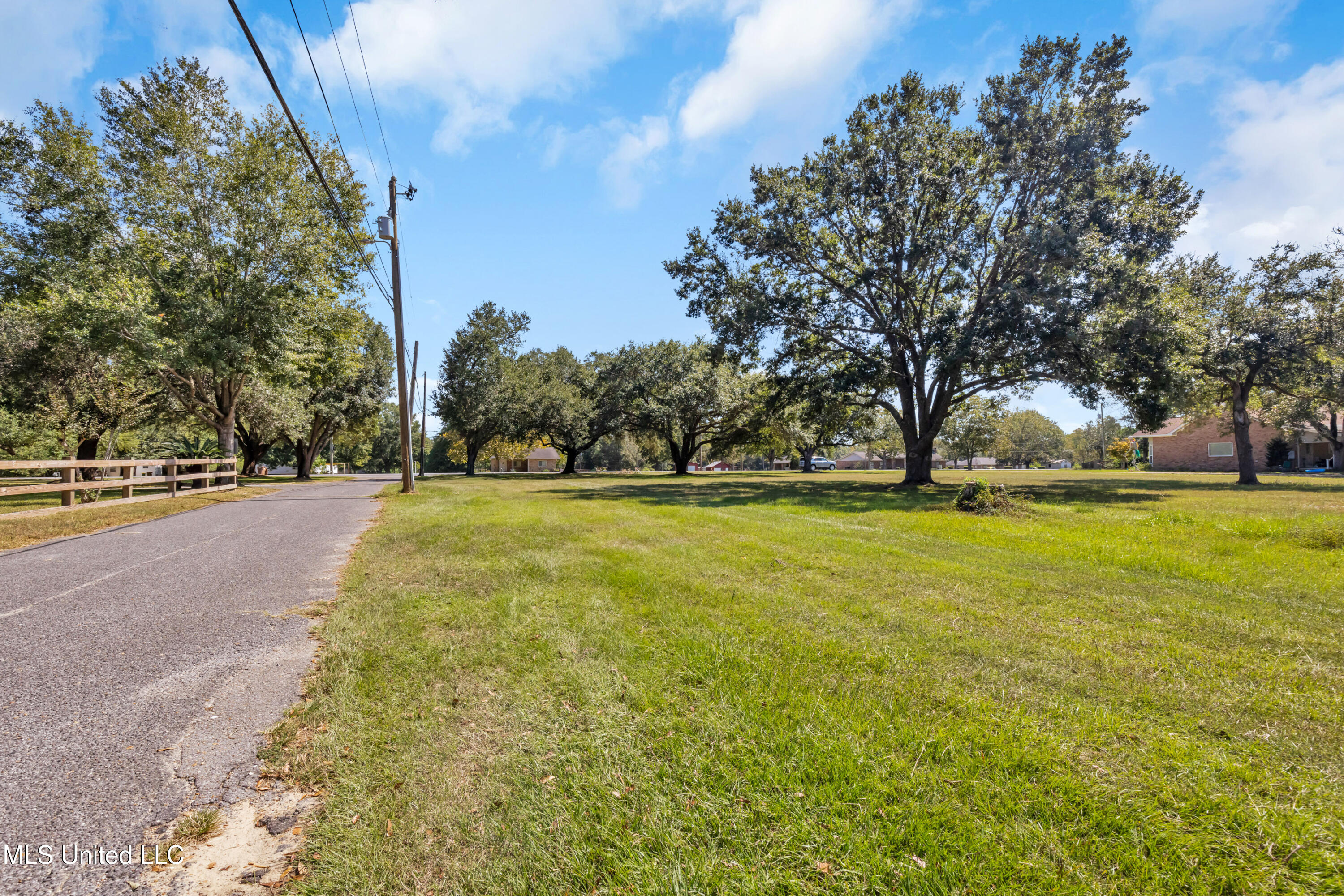 12529 Canal Road Property Photo 10