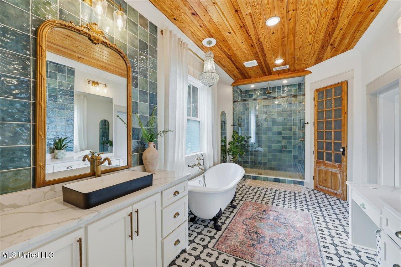 1503 Ainsworth Road Property Photo 3
