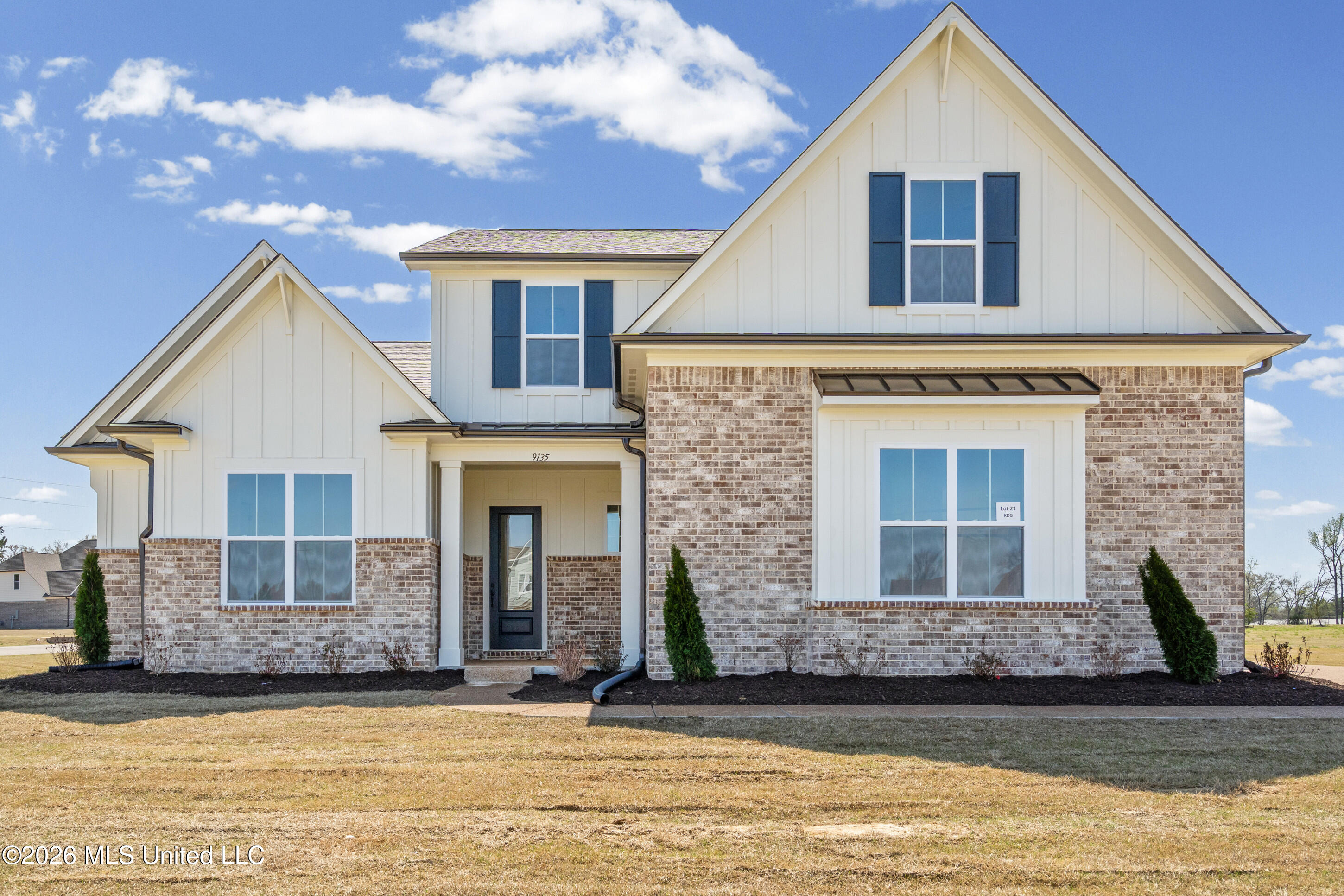 9135 Cedar Barn Cove Property Photo 1