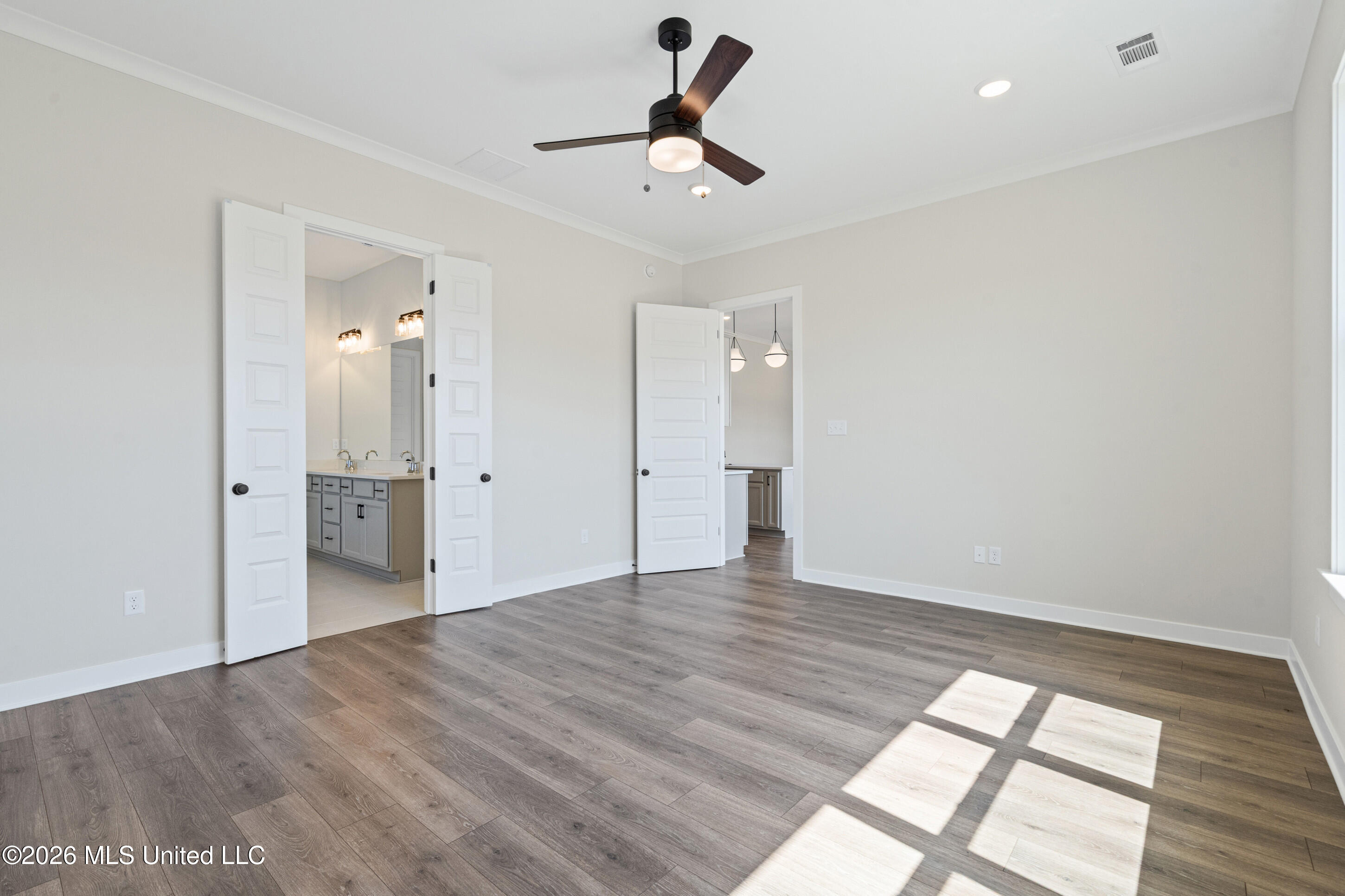 9135 Cedar Barn Cove Property Photo 12