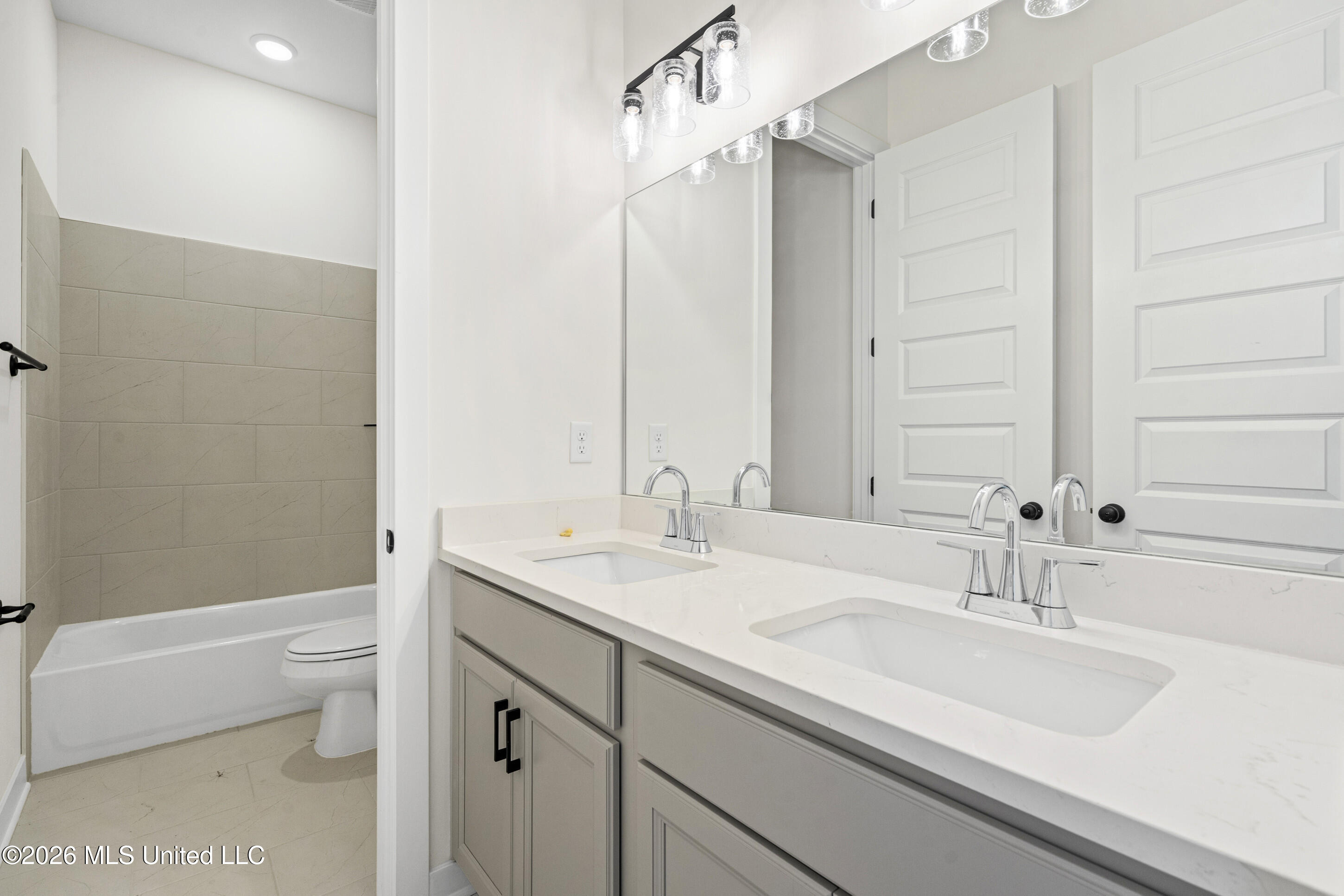 9135 Cedar Barn Cove Property Photo 24