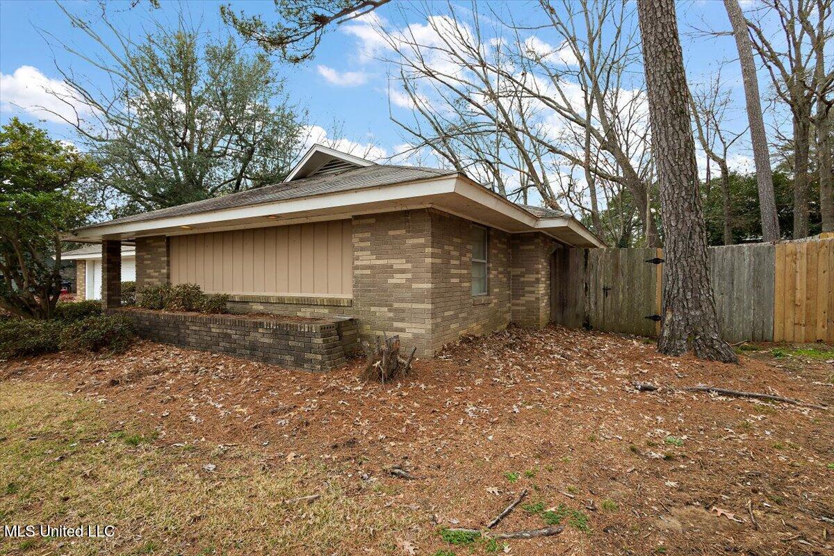 43 Stonegate Drive Property Photo 2