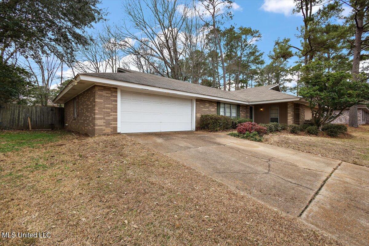 43 Stonegate Drive Property Photo 3