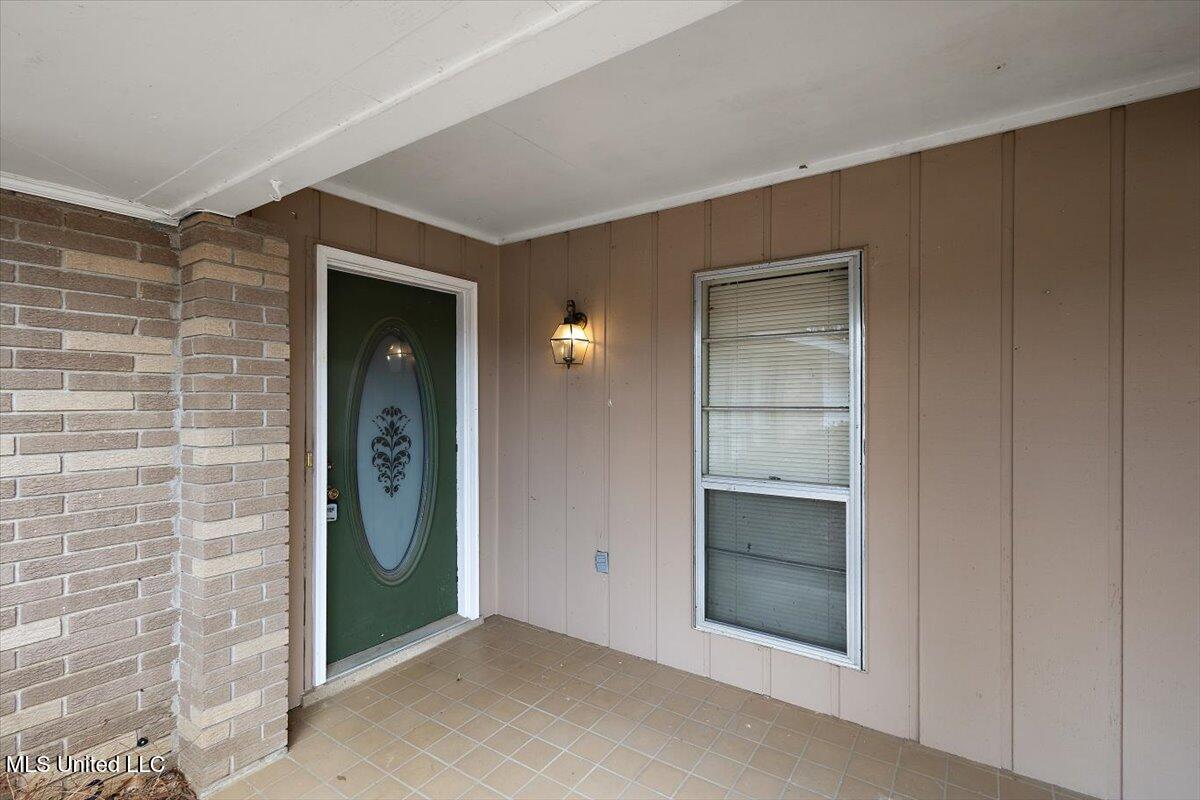 43 Stonegate Drive Property Photo 4