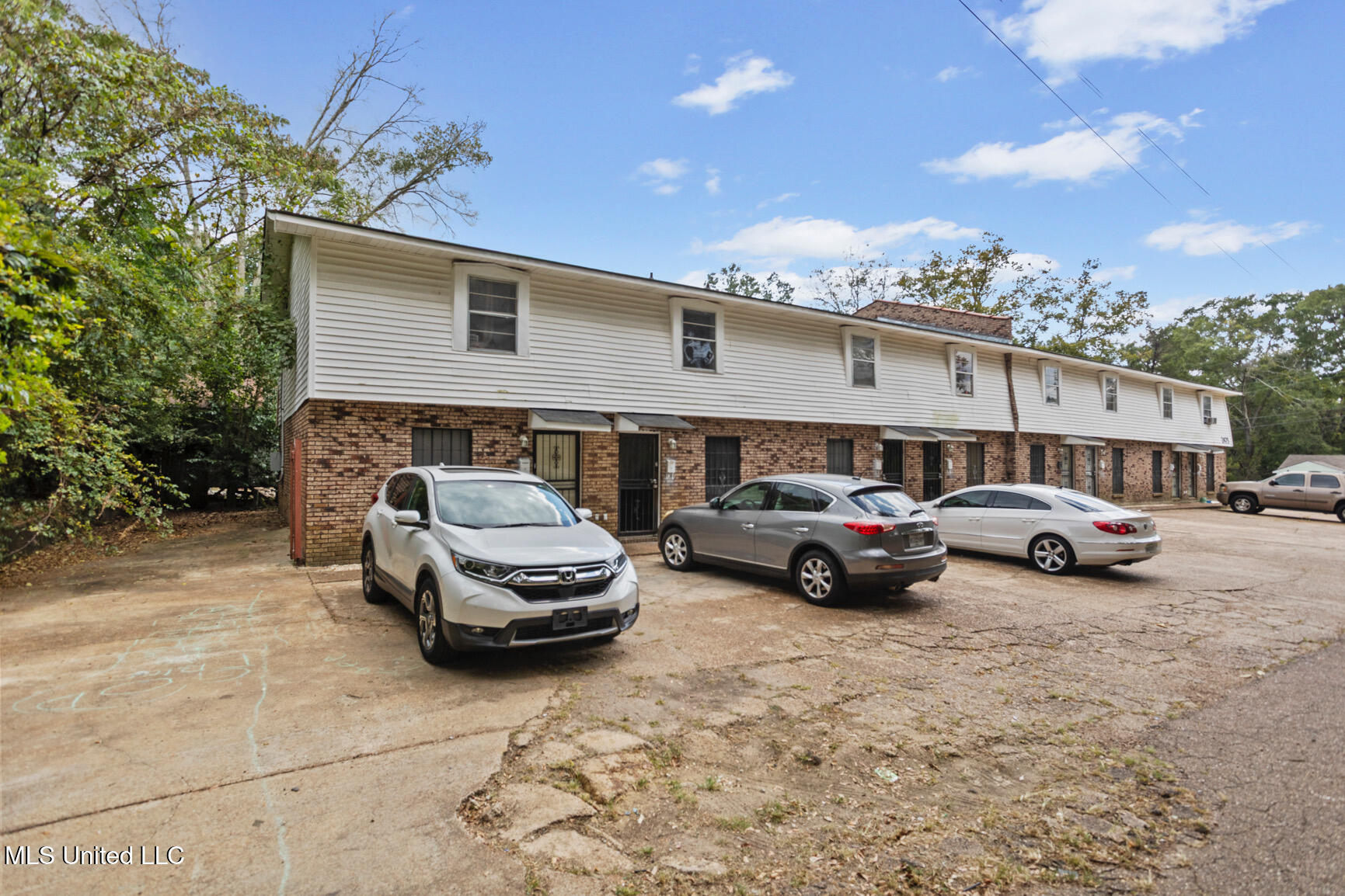 2475 Greenfield Avenue Property Photo 1