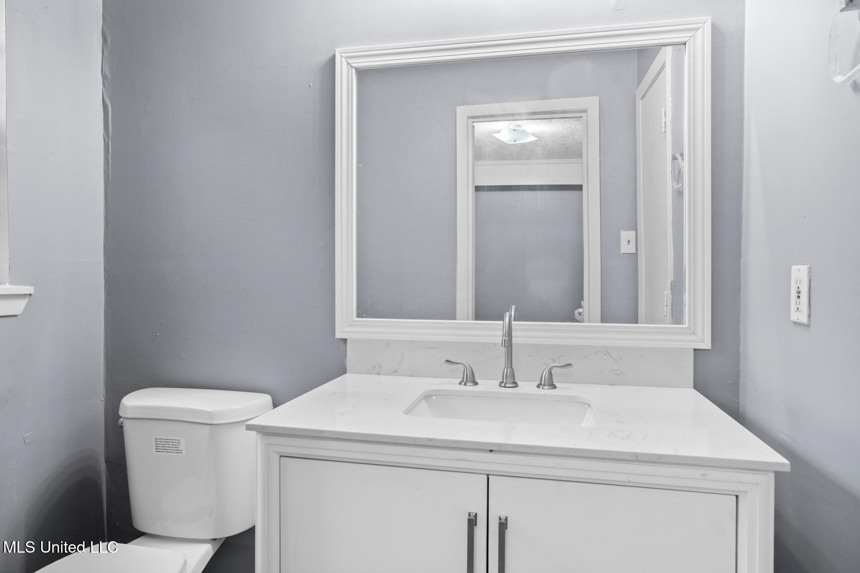2475 Greenfield Avenue Property Photo 2