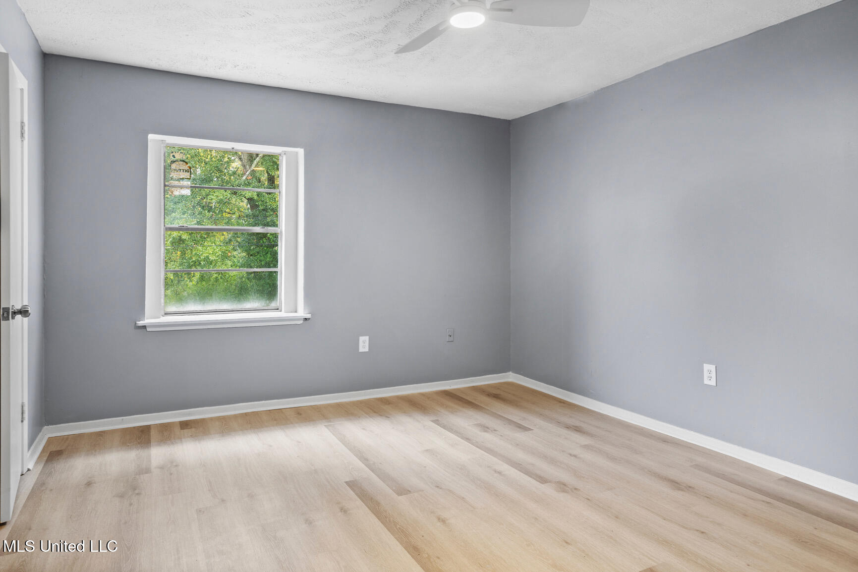2475 Greenfield Avenue Property Photo 4