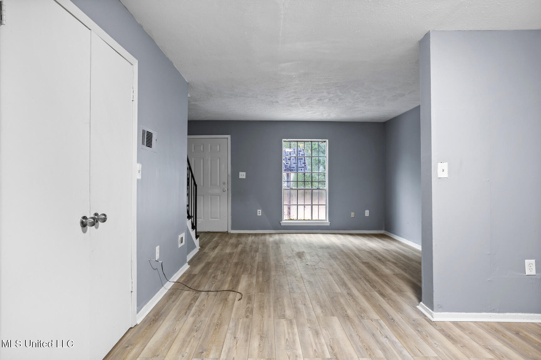 2475 Greenfield Avenue Property Photo 6