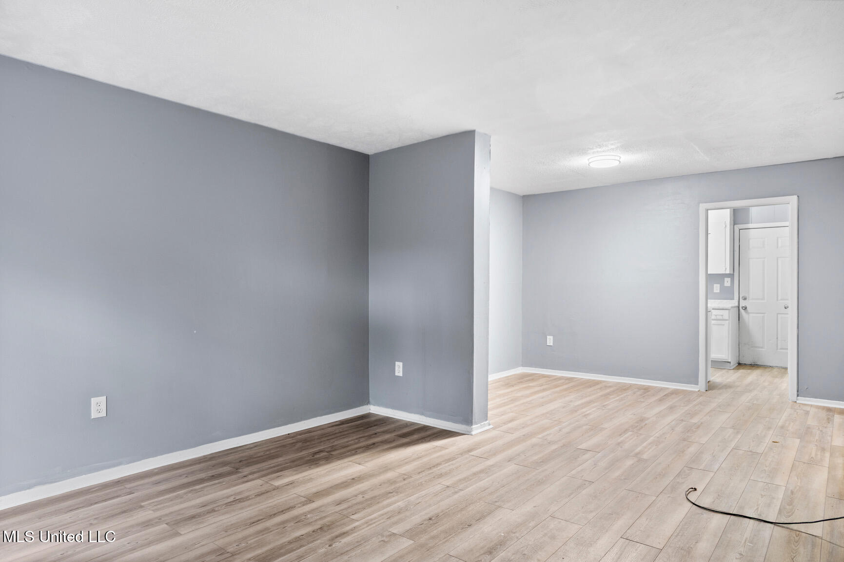 2475 Greenfield Avenue Property Photo 7