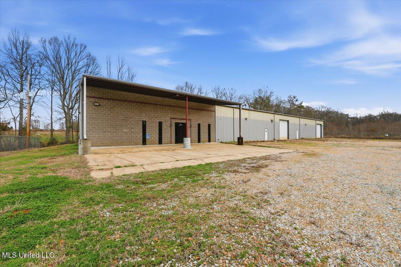 1488 Industrial Drive Property Photo 1