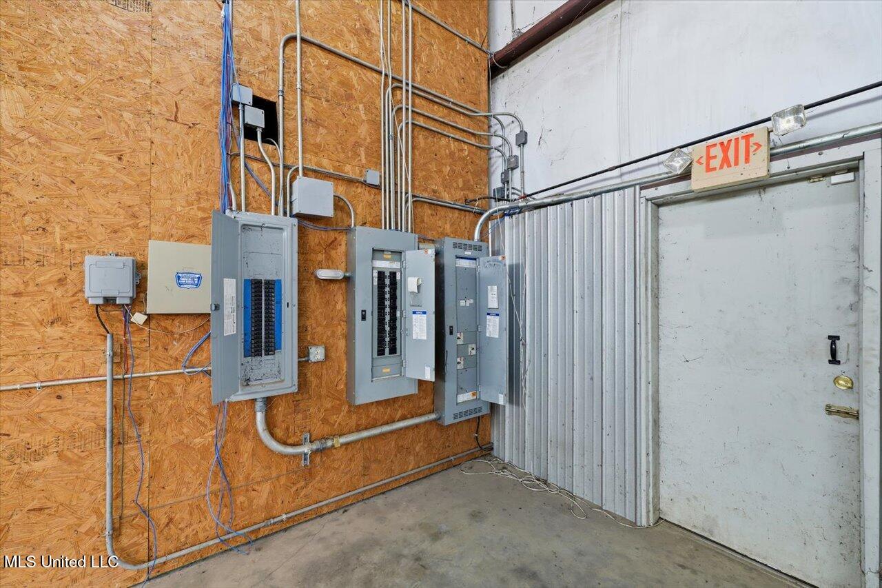 1488 Industrial Drive Property Photo 22