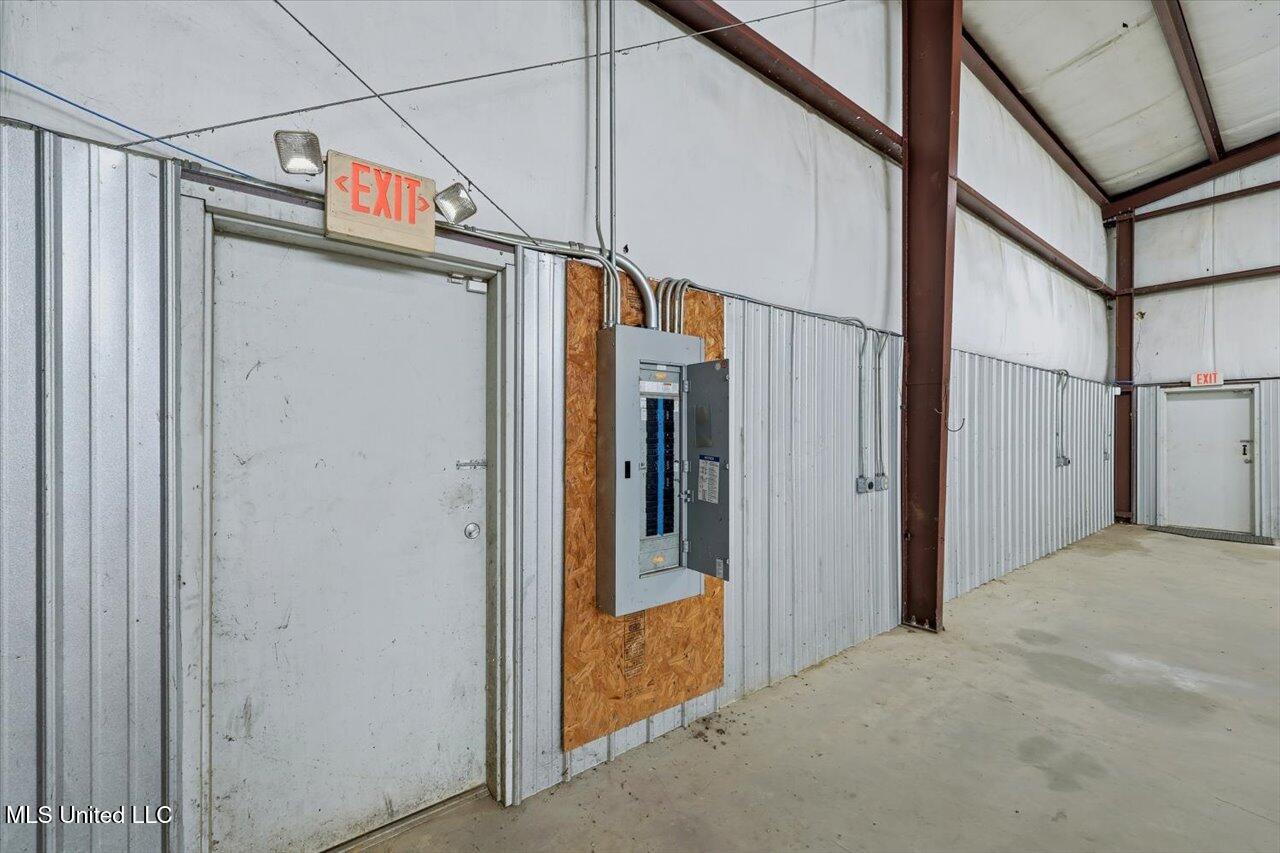 1488 Industrial Drive Property Photo 34