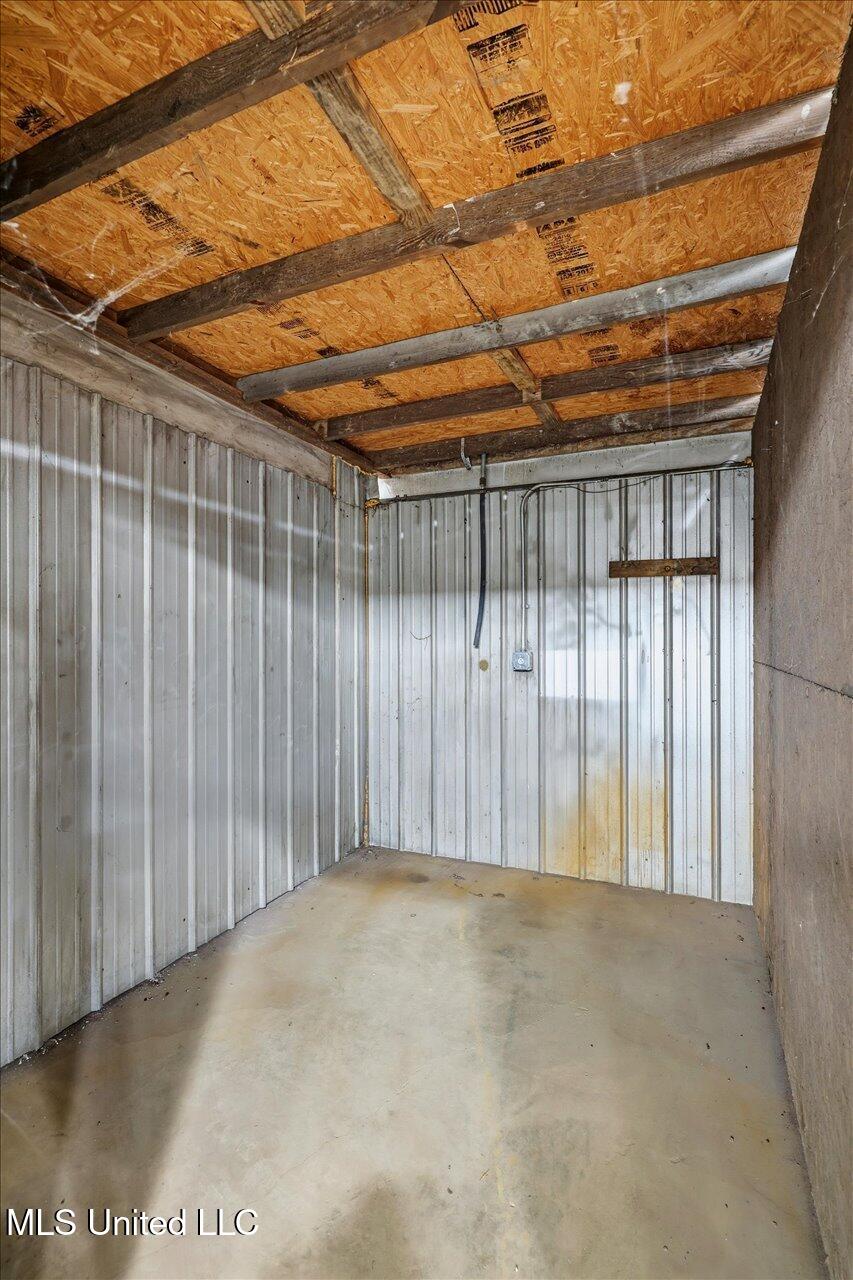 1488 Industrial Drive Property Photo 35