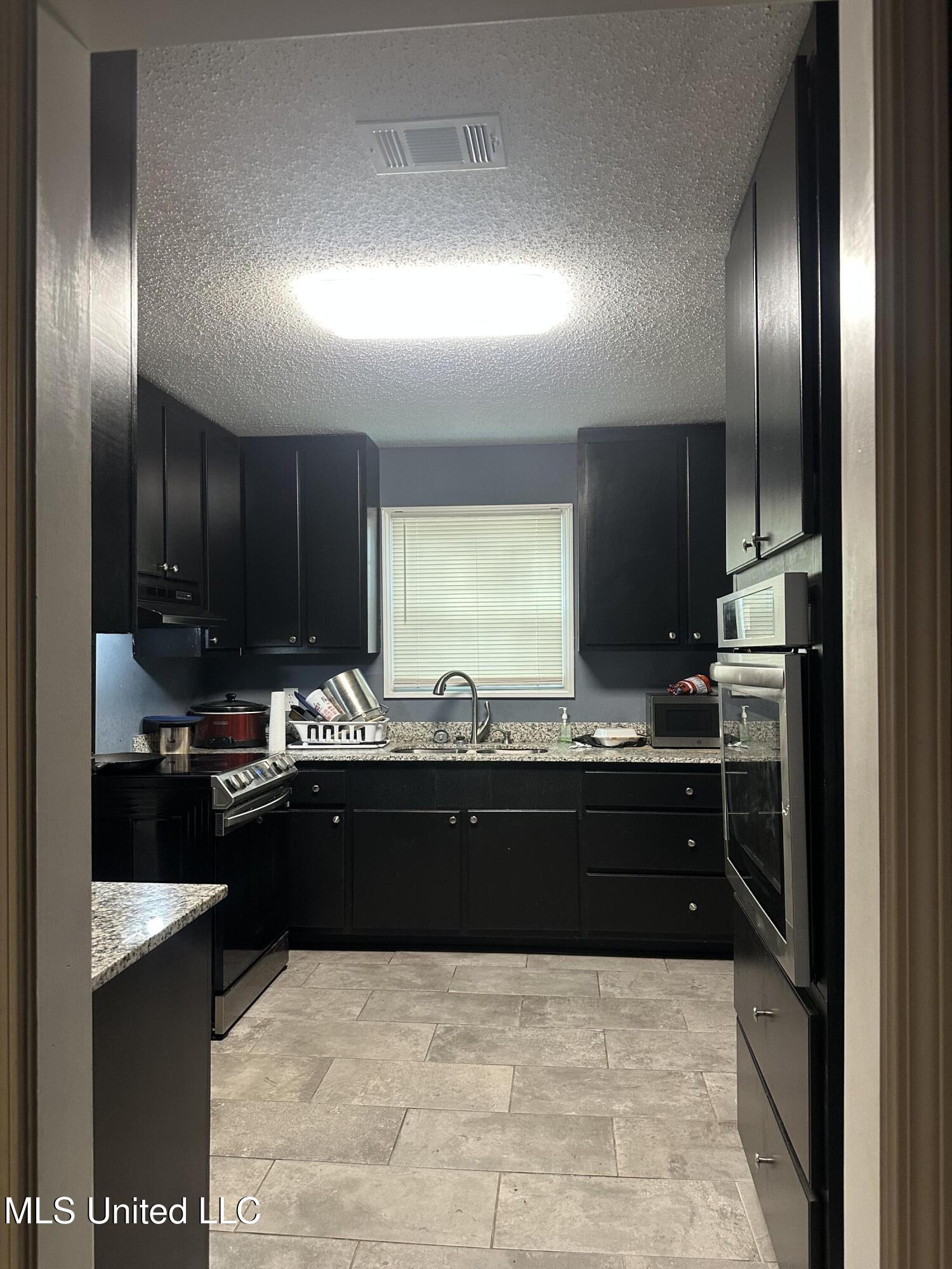 1156 Garden Park Drive Property Photo 11