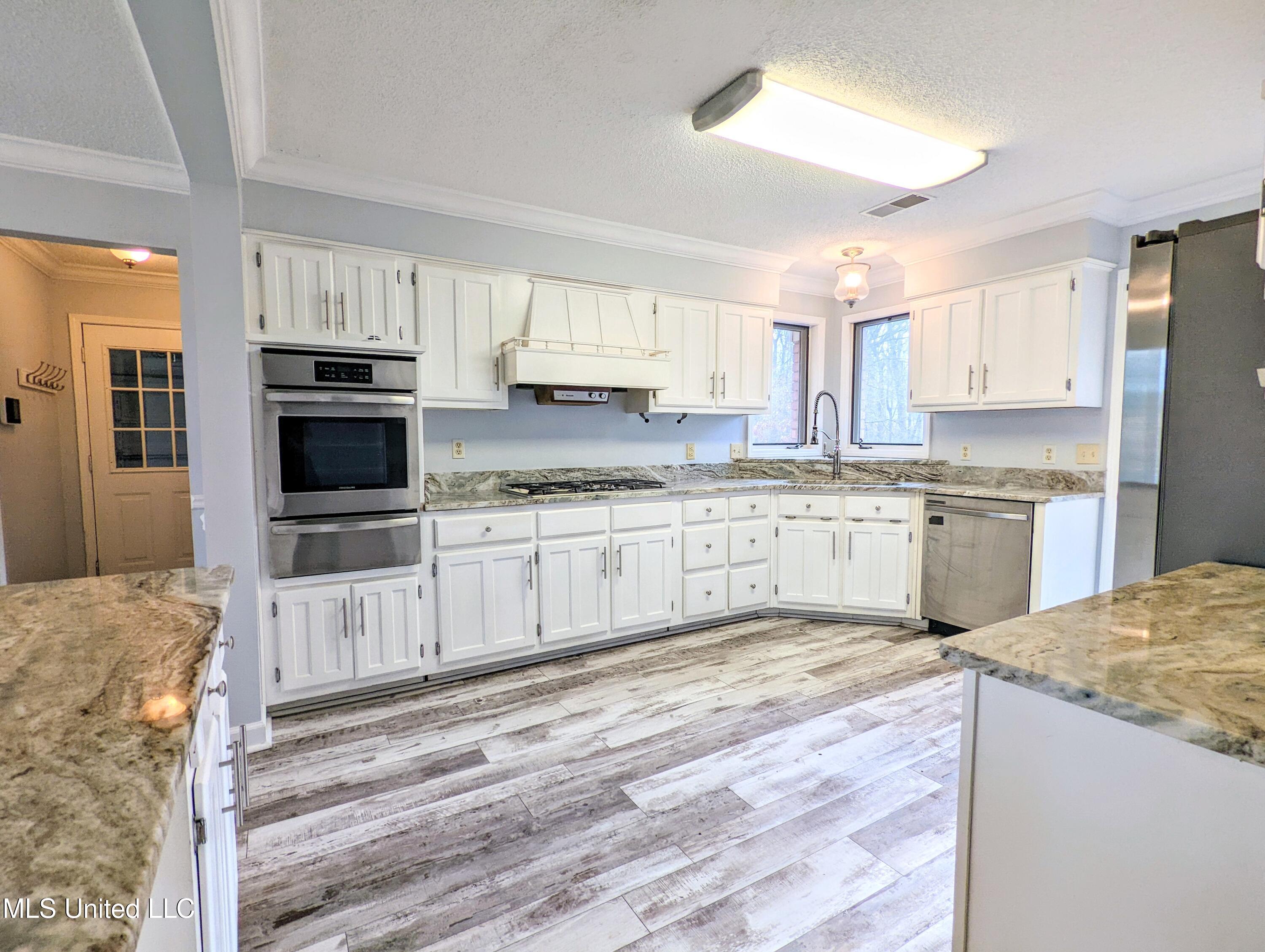 237 S Highway 51 Property Photo 9