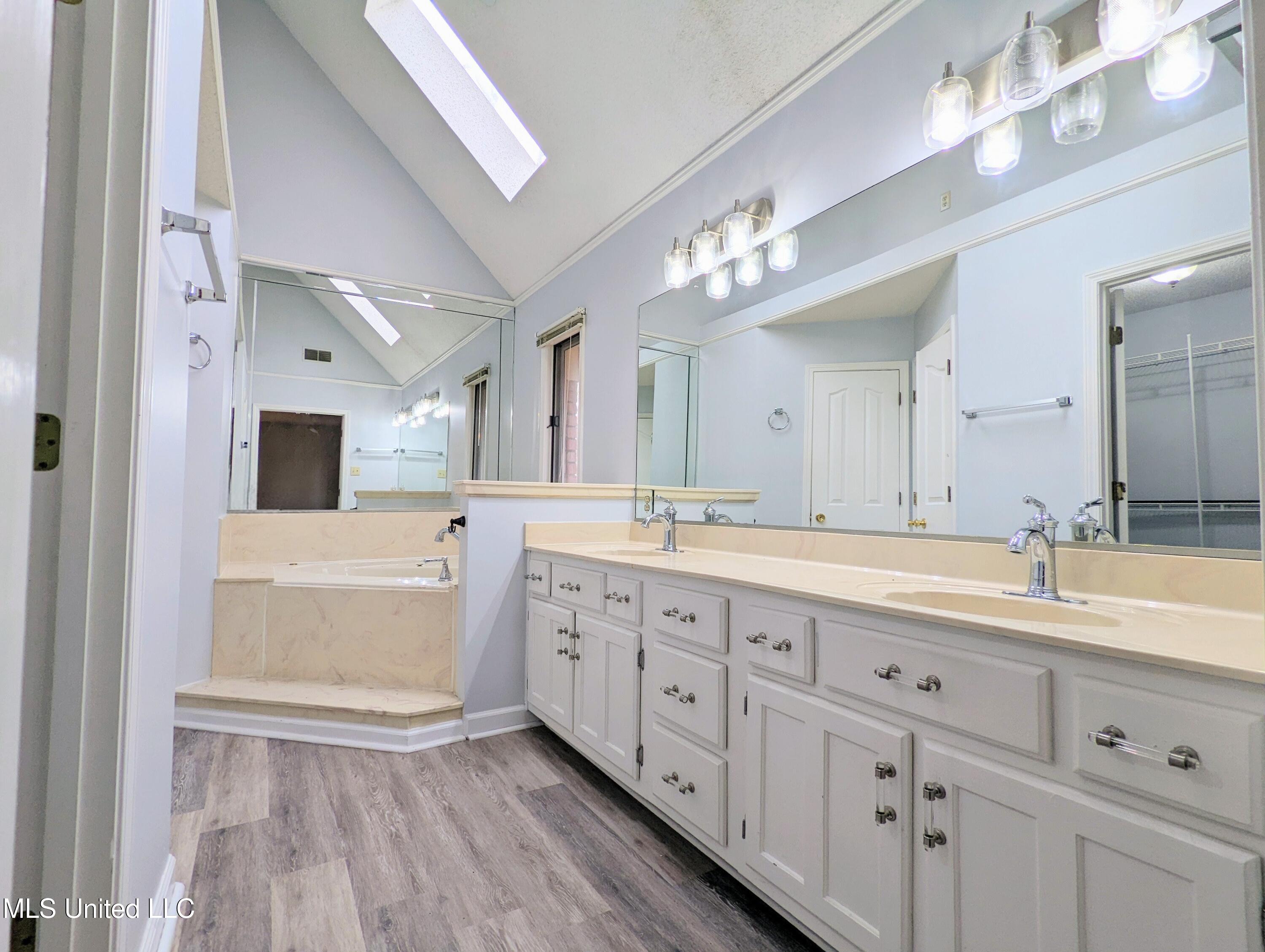 237 S Highway 51 Property Photo 24