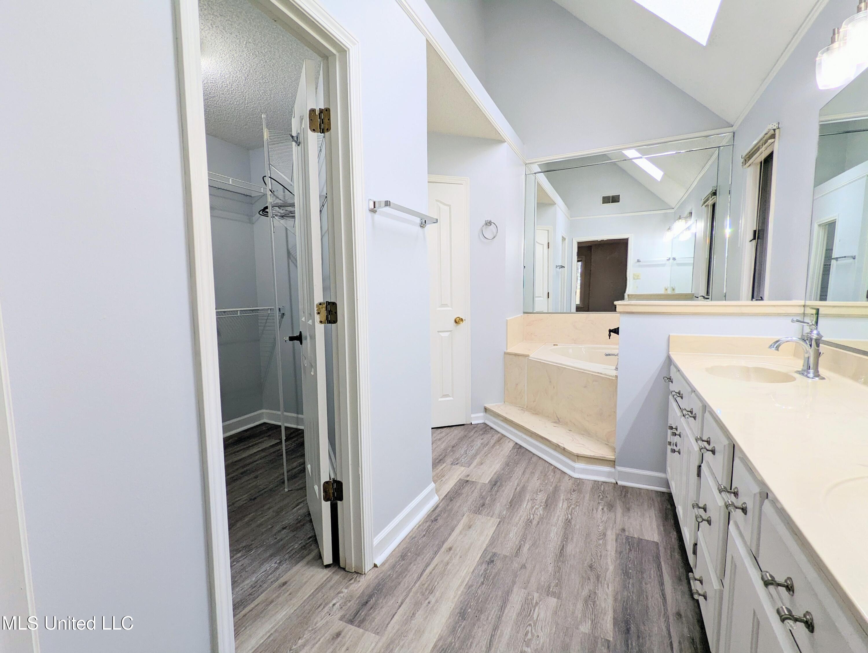 237 S Highway 51 Property Photo 25