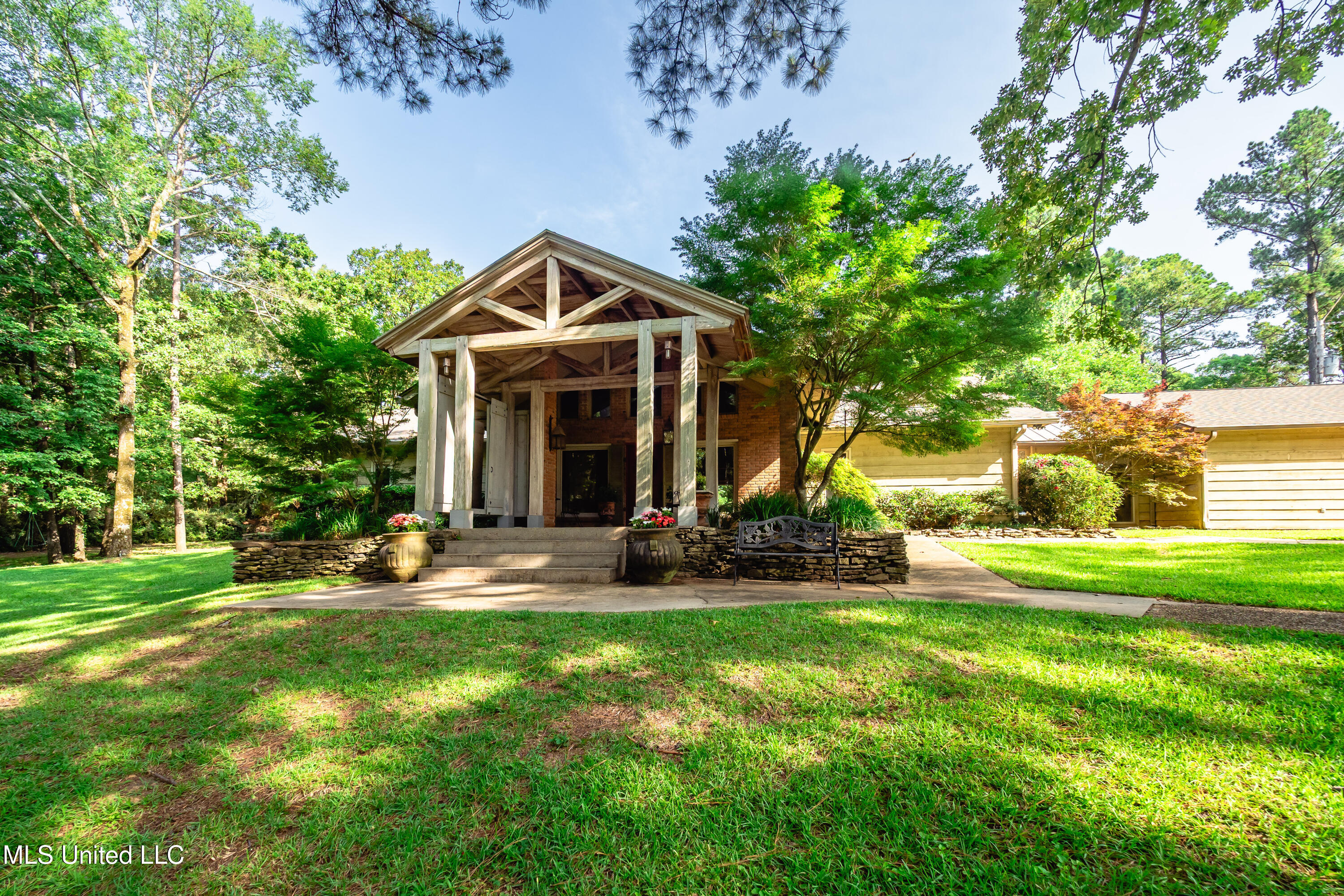 6147 Wirtz Road