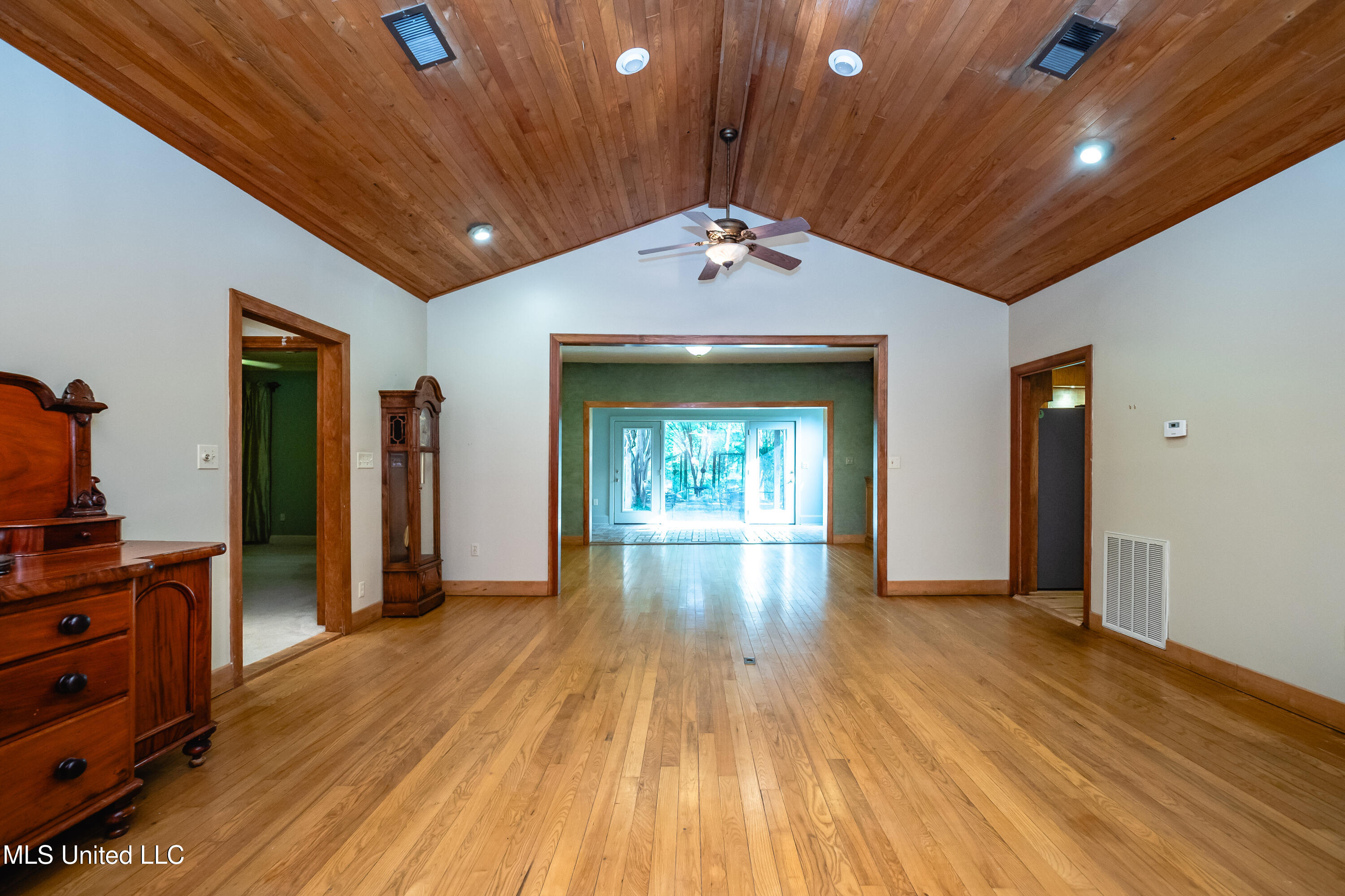 6147 Wirtz Road Property Photo 4