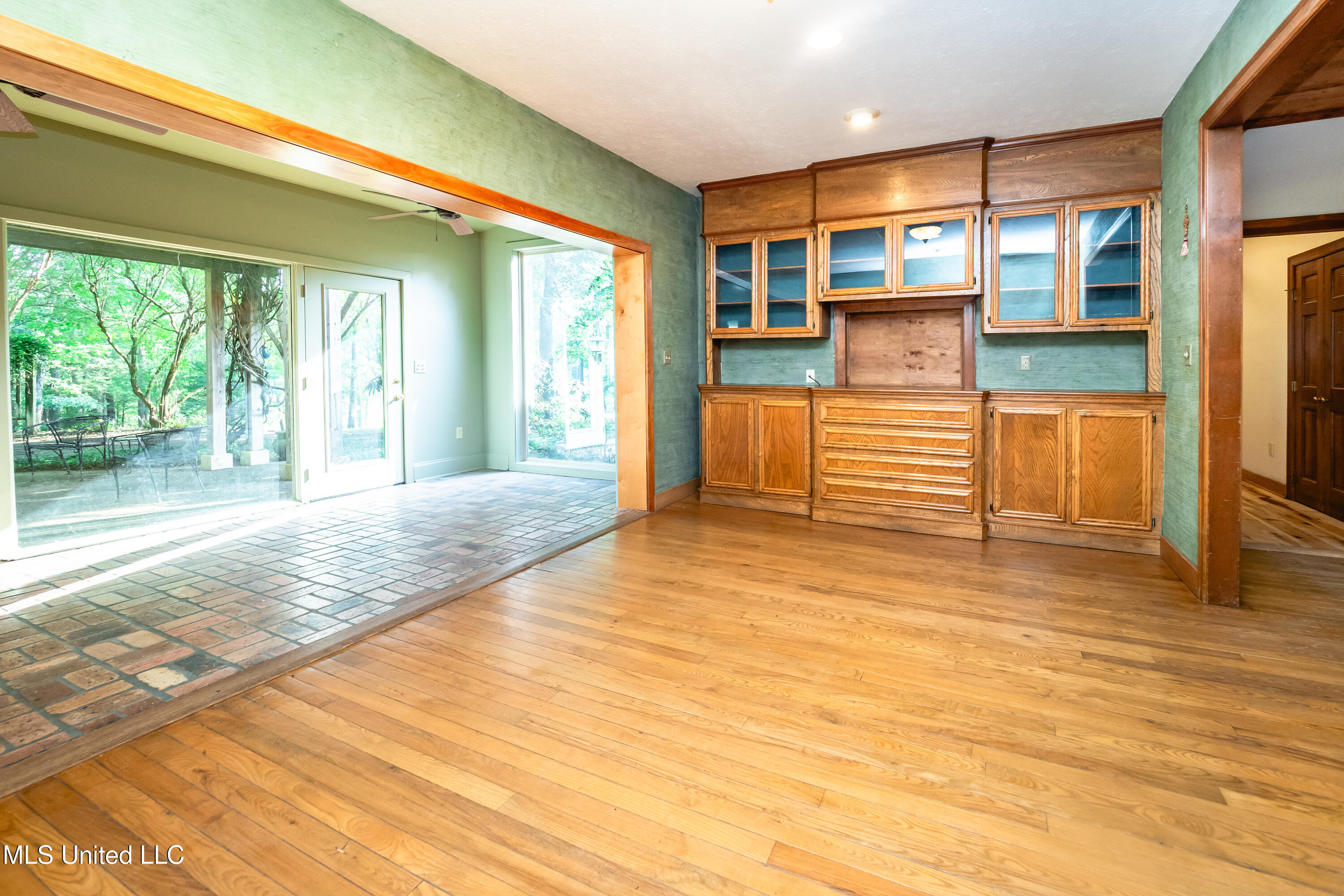6147 Wirtz Road Property Photo 6