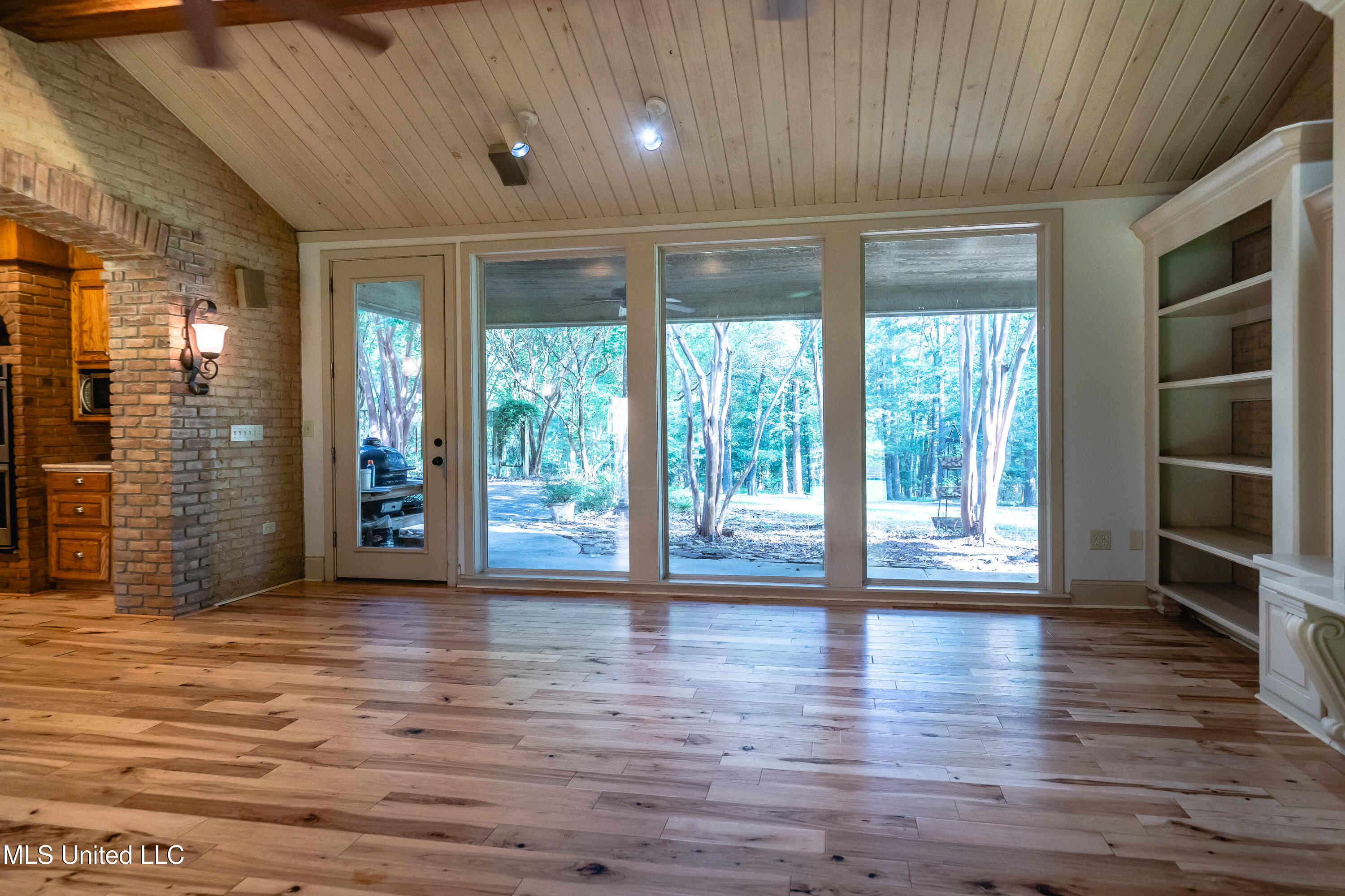6147 Wirtz Road Property Photo 14