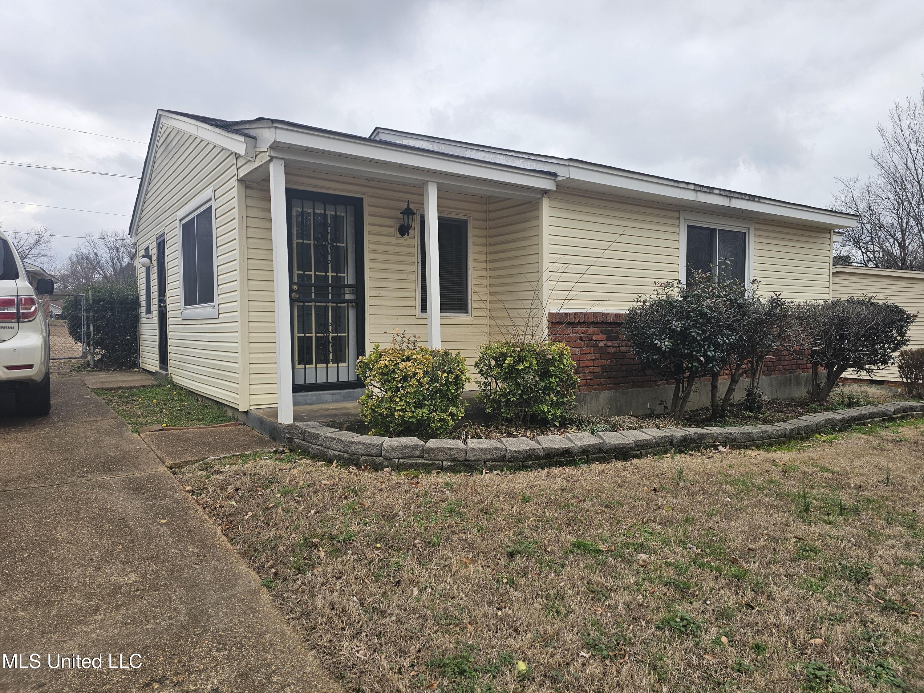 1687 Whitehead Drive Property Photo 1