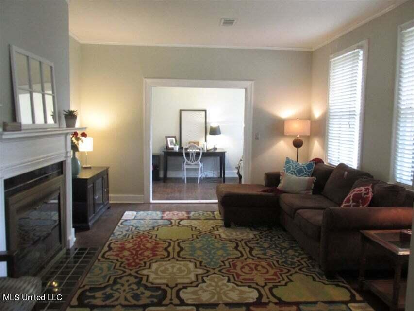 1846 Howard Street Property Photo 8