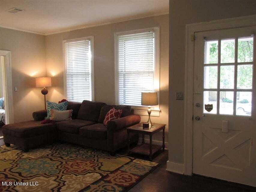 1846 Howard Street Property Photo 9