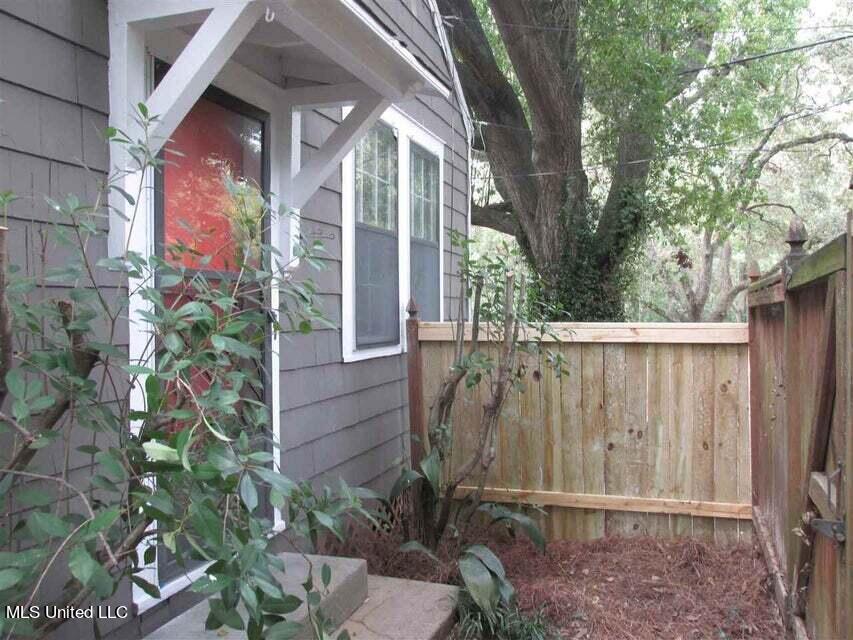 1846 Howard Street Property Photo 29
