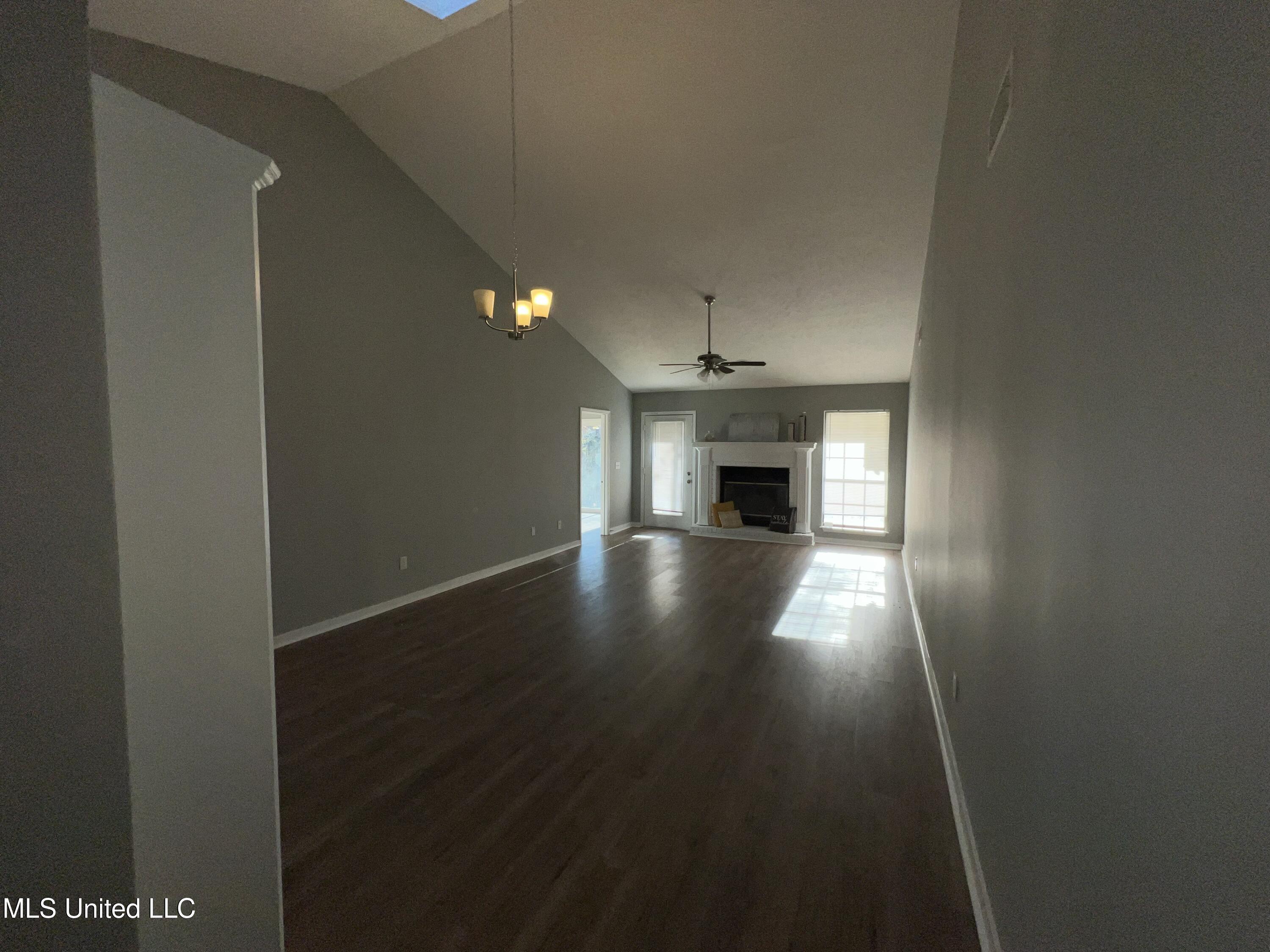 8 Ridgeway Place Property Photo 4