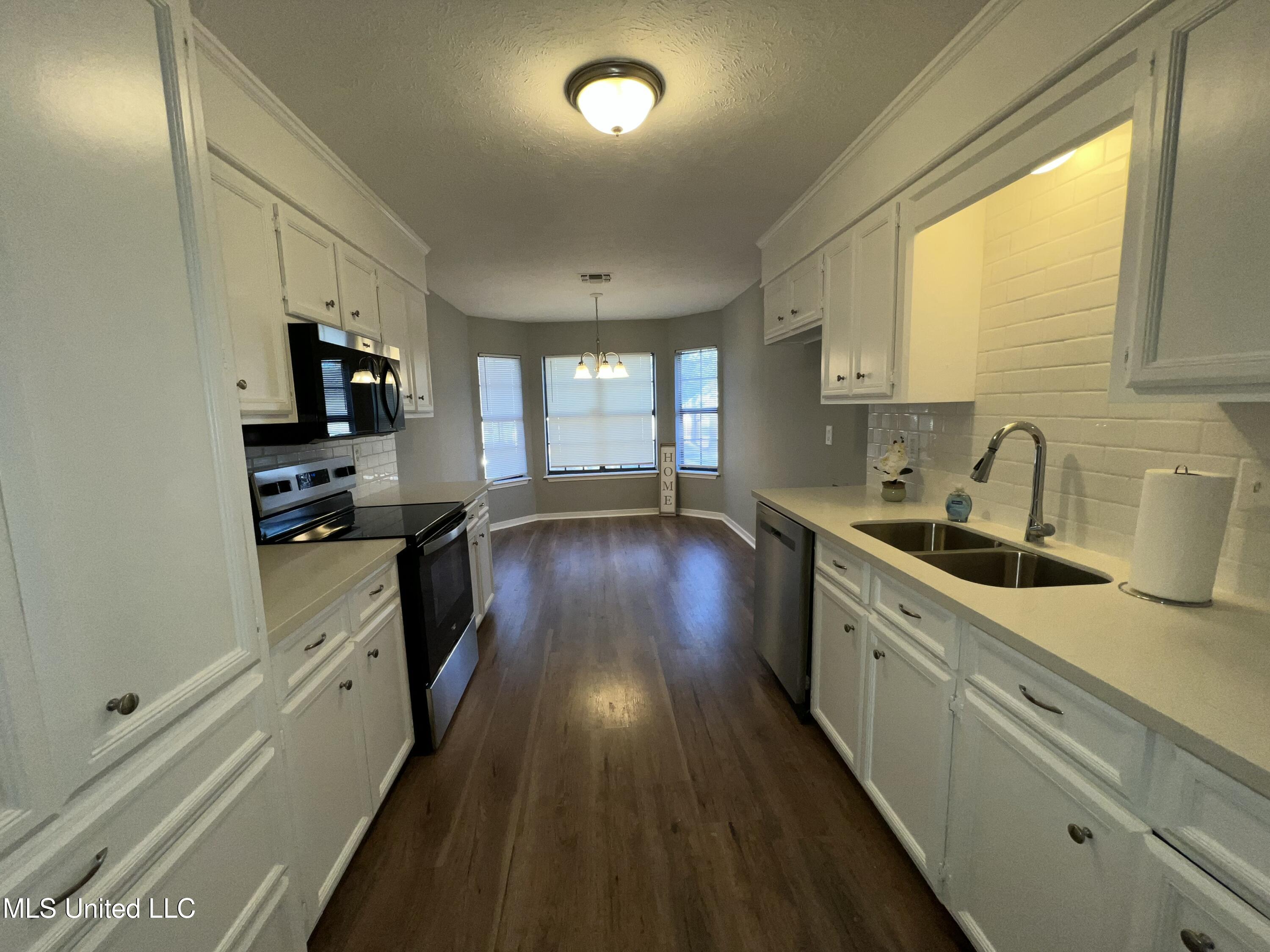 8 Ridgeway Place Property Photo 5