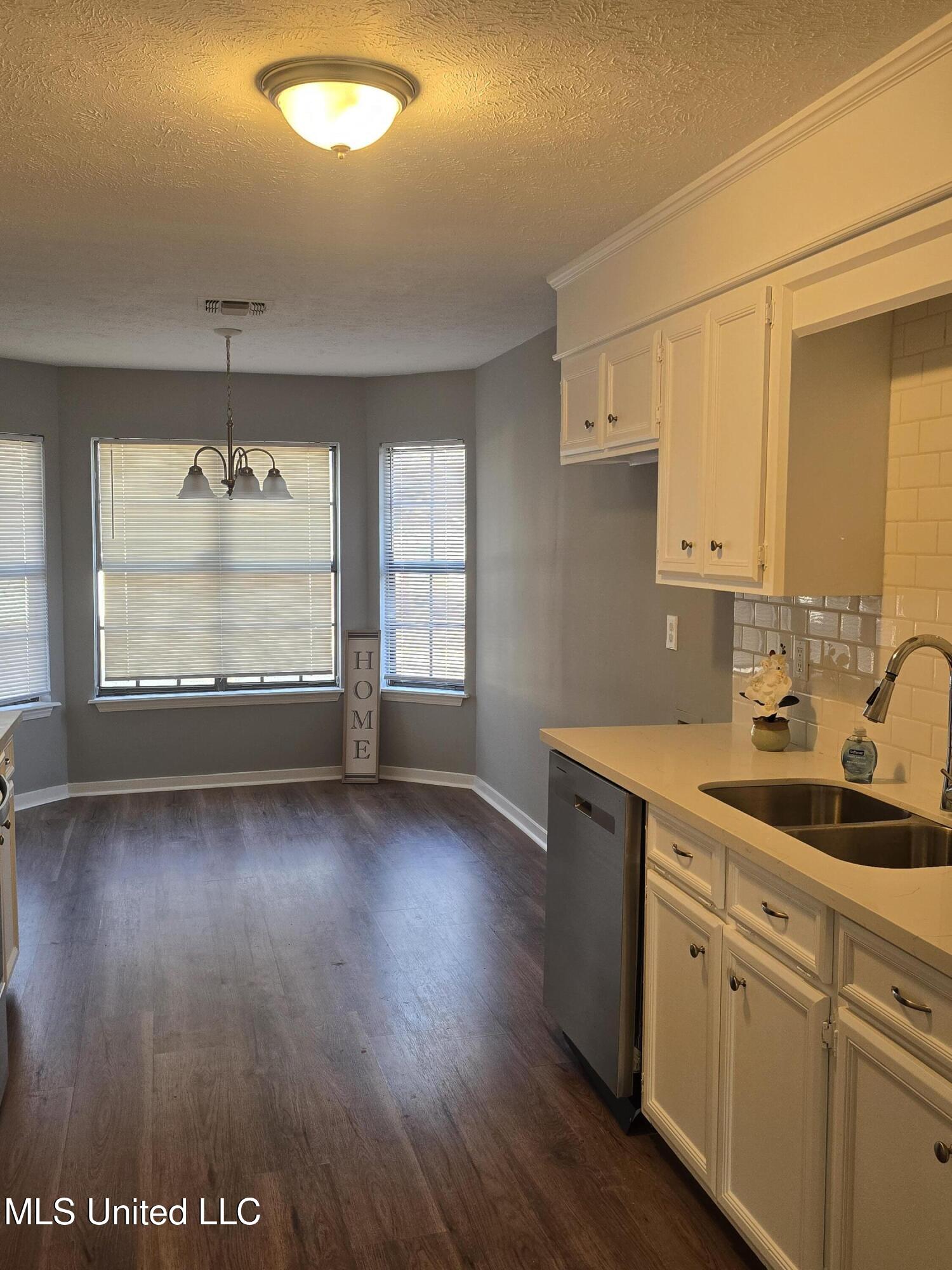 8 Ridgeway Place Property Photo 6