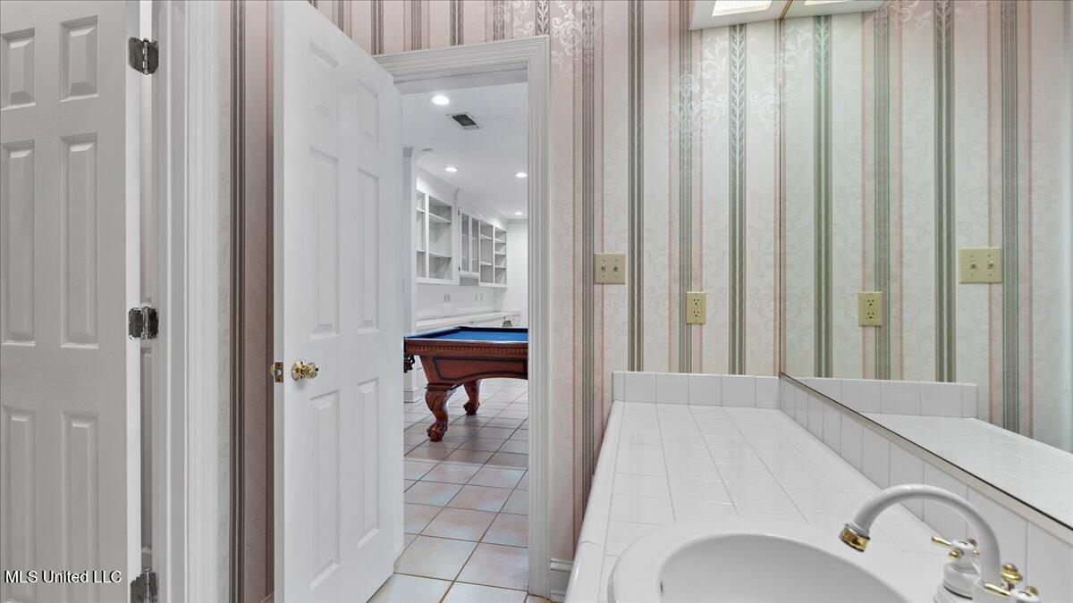 2205 E 3rd Street Property Photo 24