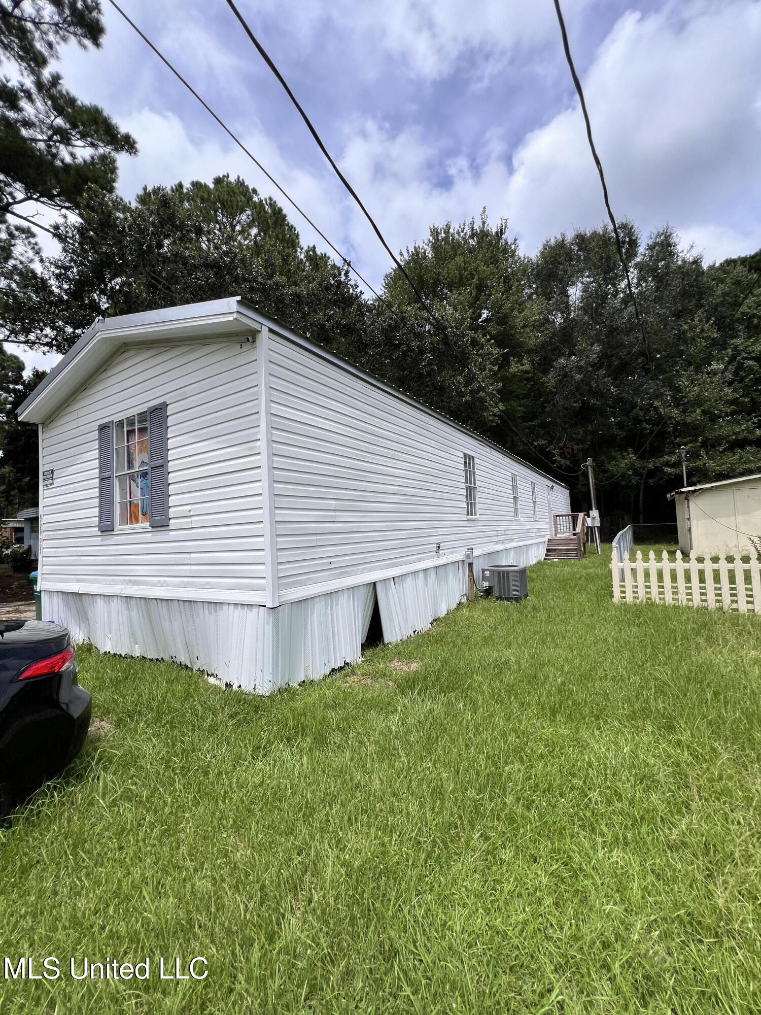 1820 Broadmoor Drive Property Photo 3