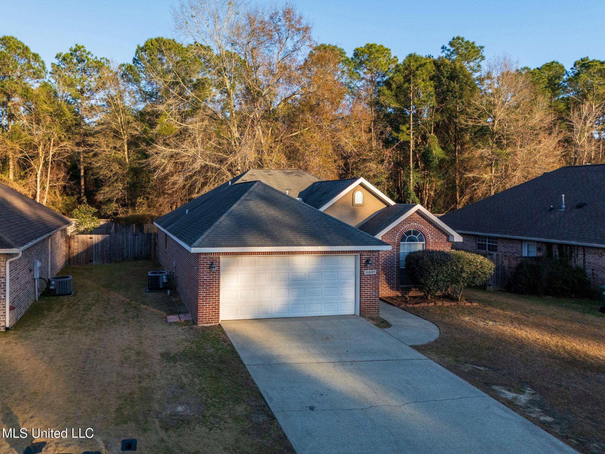11537 Azalea Trace Property Photo 5