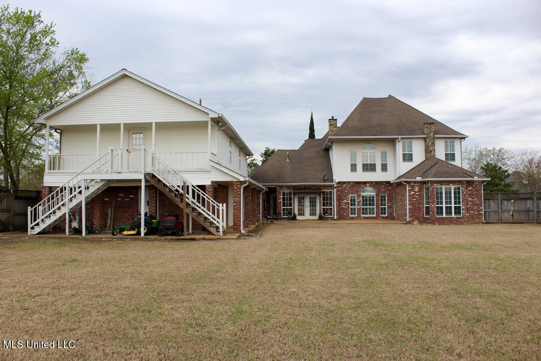 1600 River Oaks Drive Property Photo 3