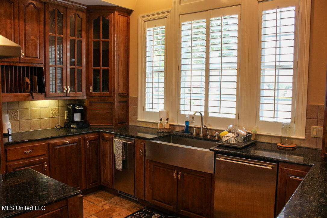 1600 River Oaks Drive Property Photo 8