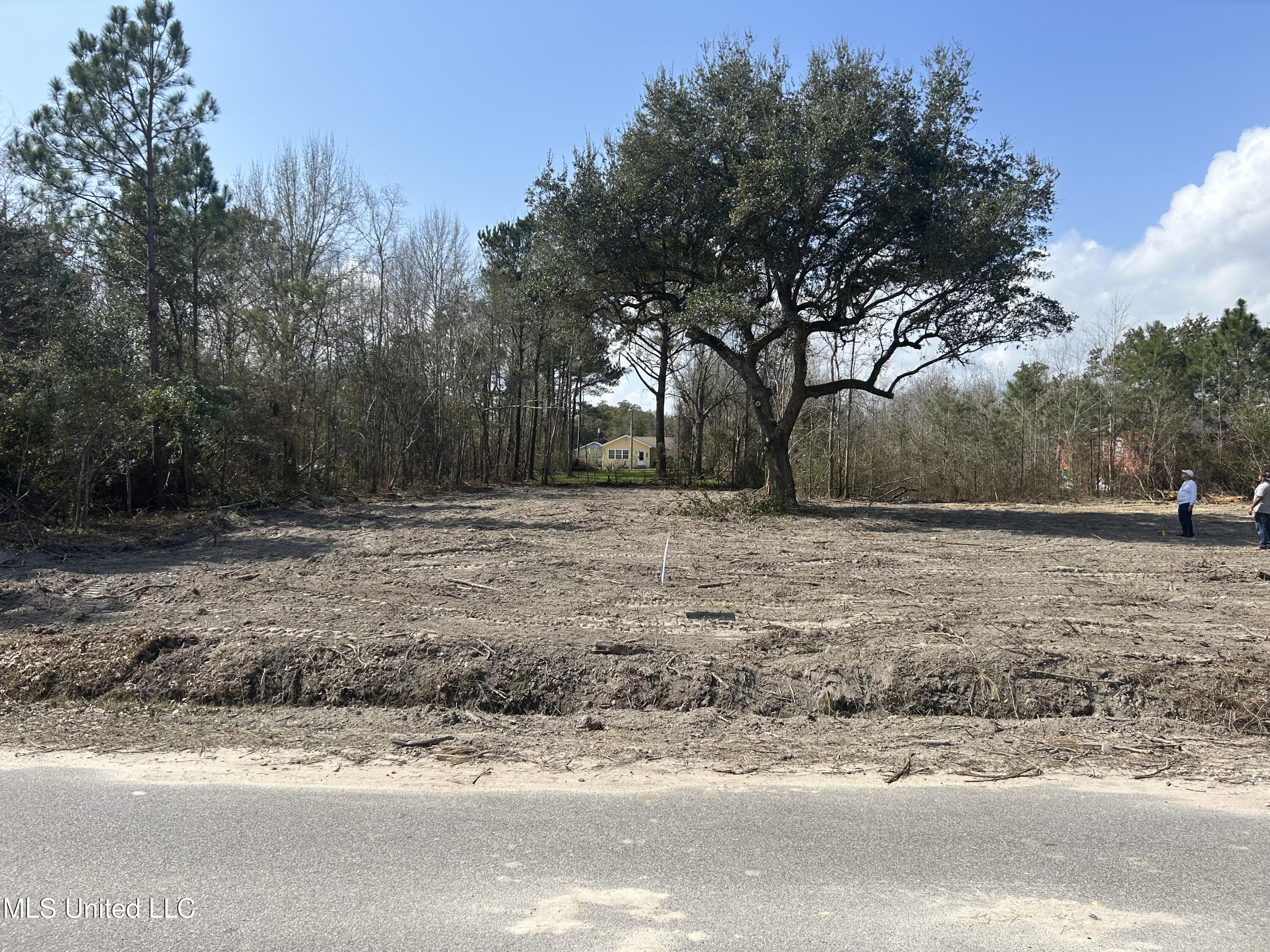 725 Sears Avenue Property Photo 1