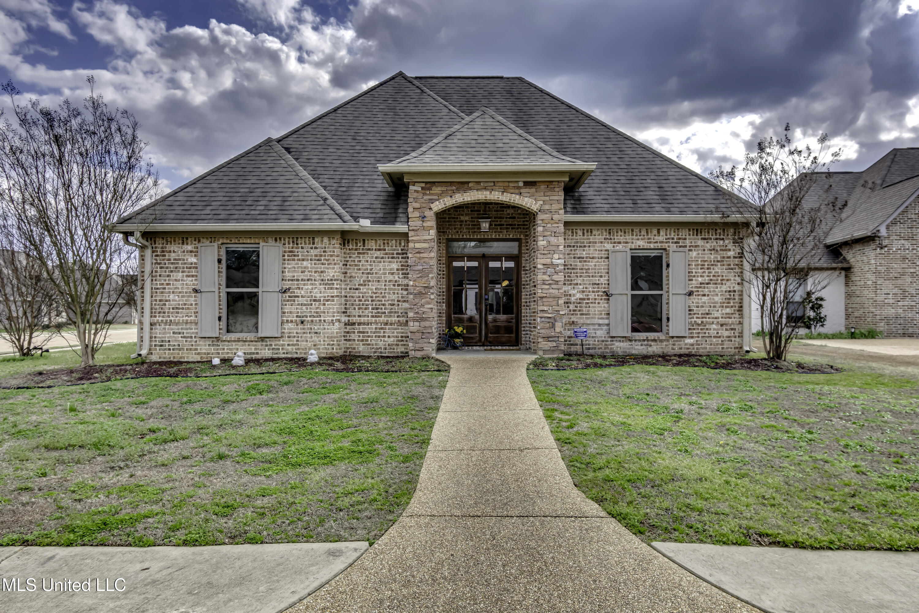 601 Emerald Court Property Photo 1