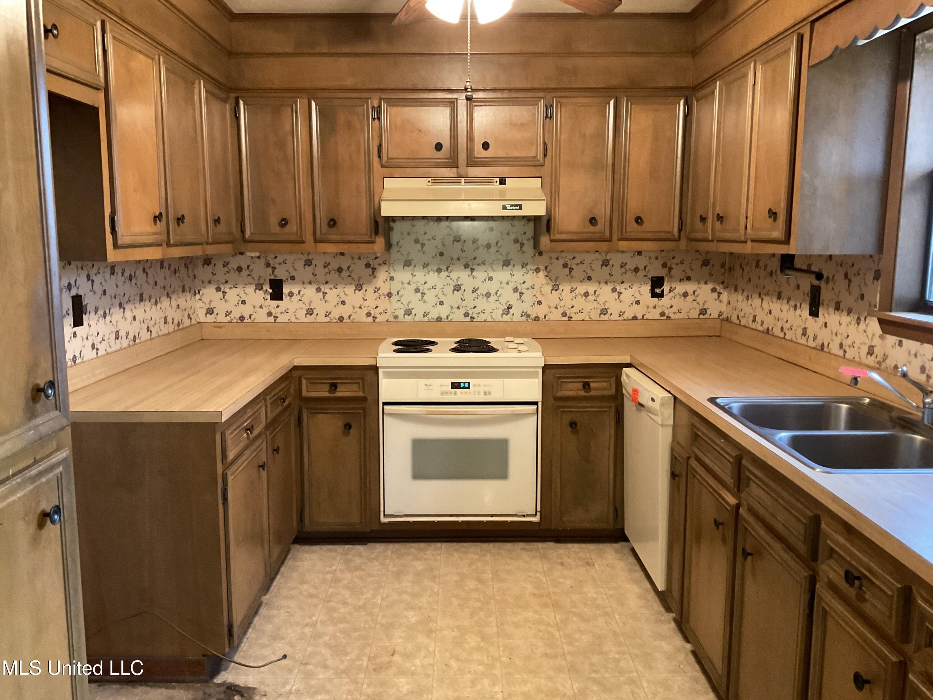 332 Brad Street Property Photo 4