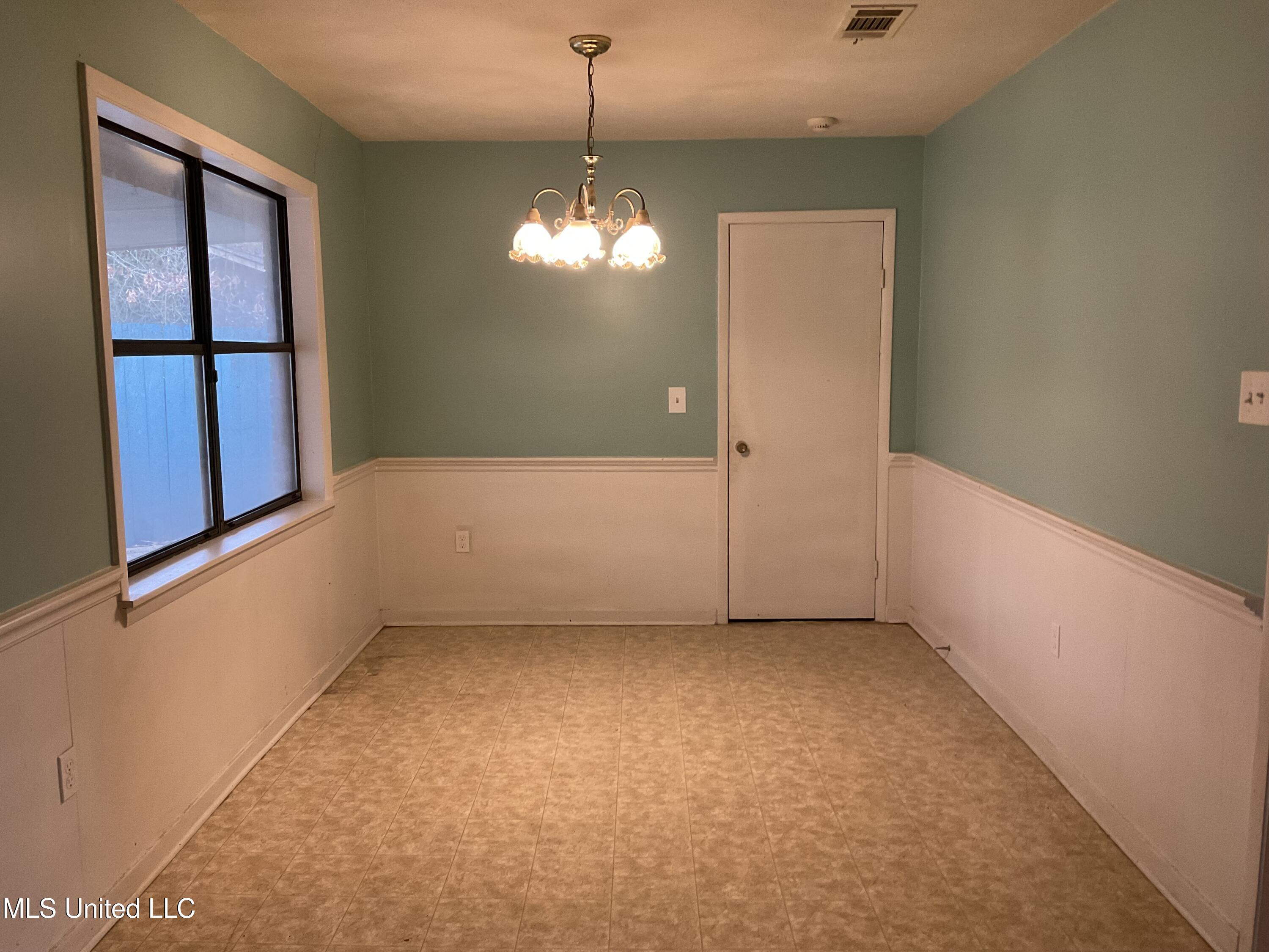 332 Brad Street Property Photo 5