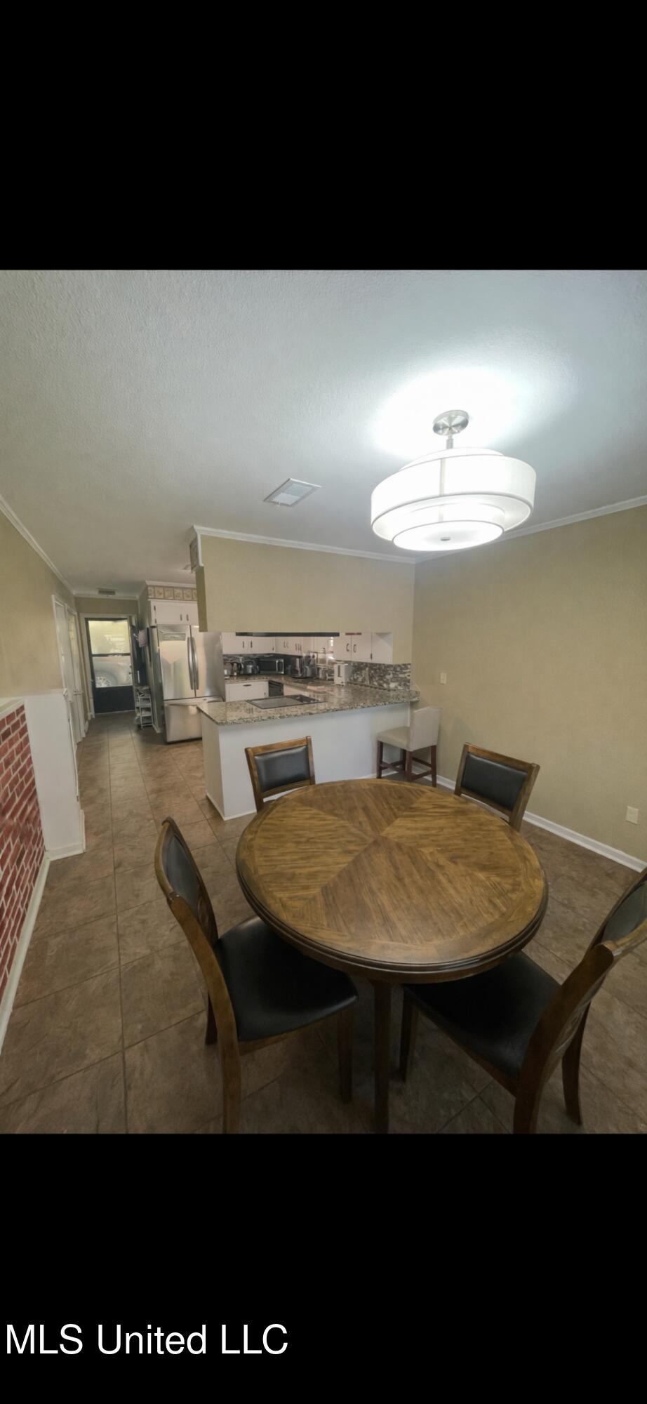 2059 Viking Street Property Photo 6
