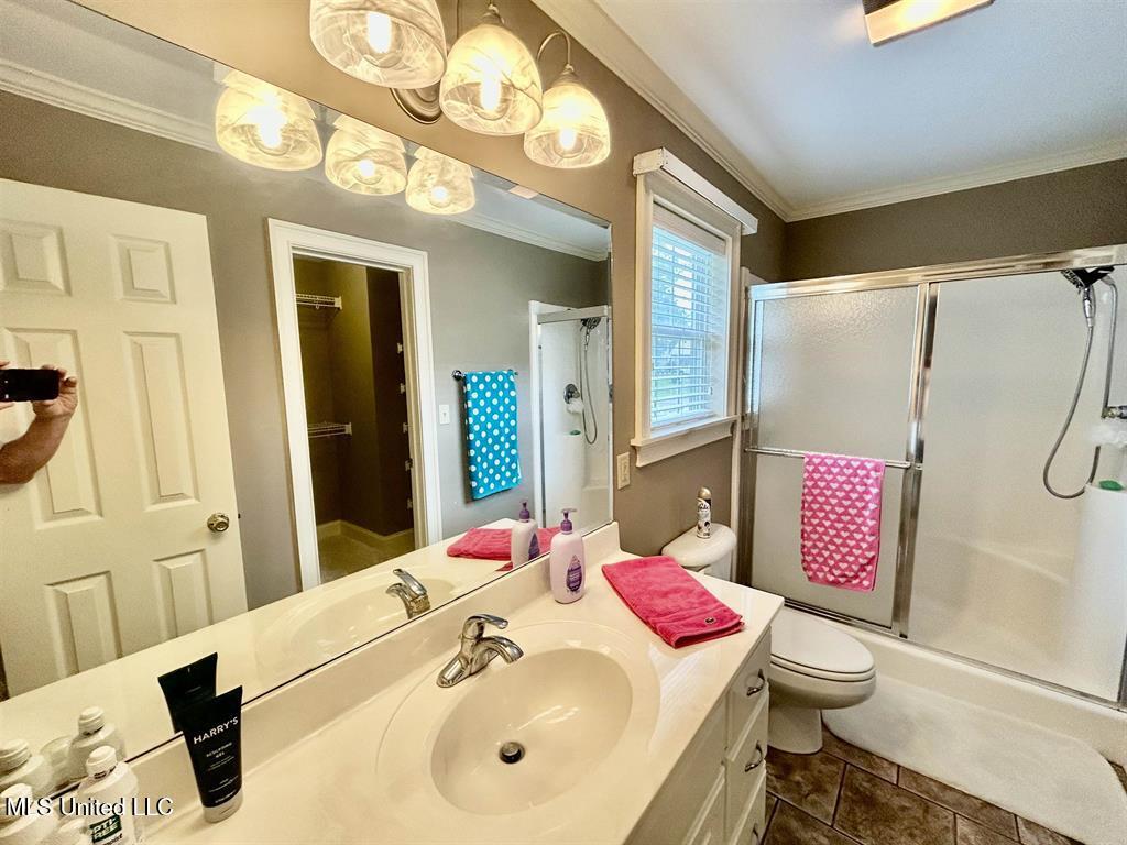 20 Betty Boulevard Property Photo 9