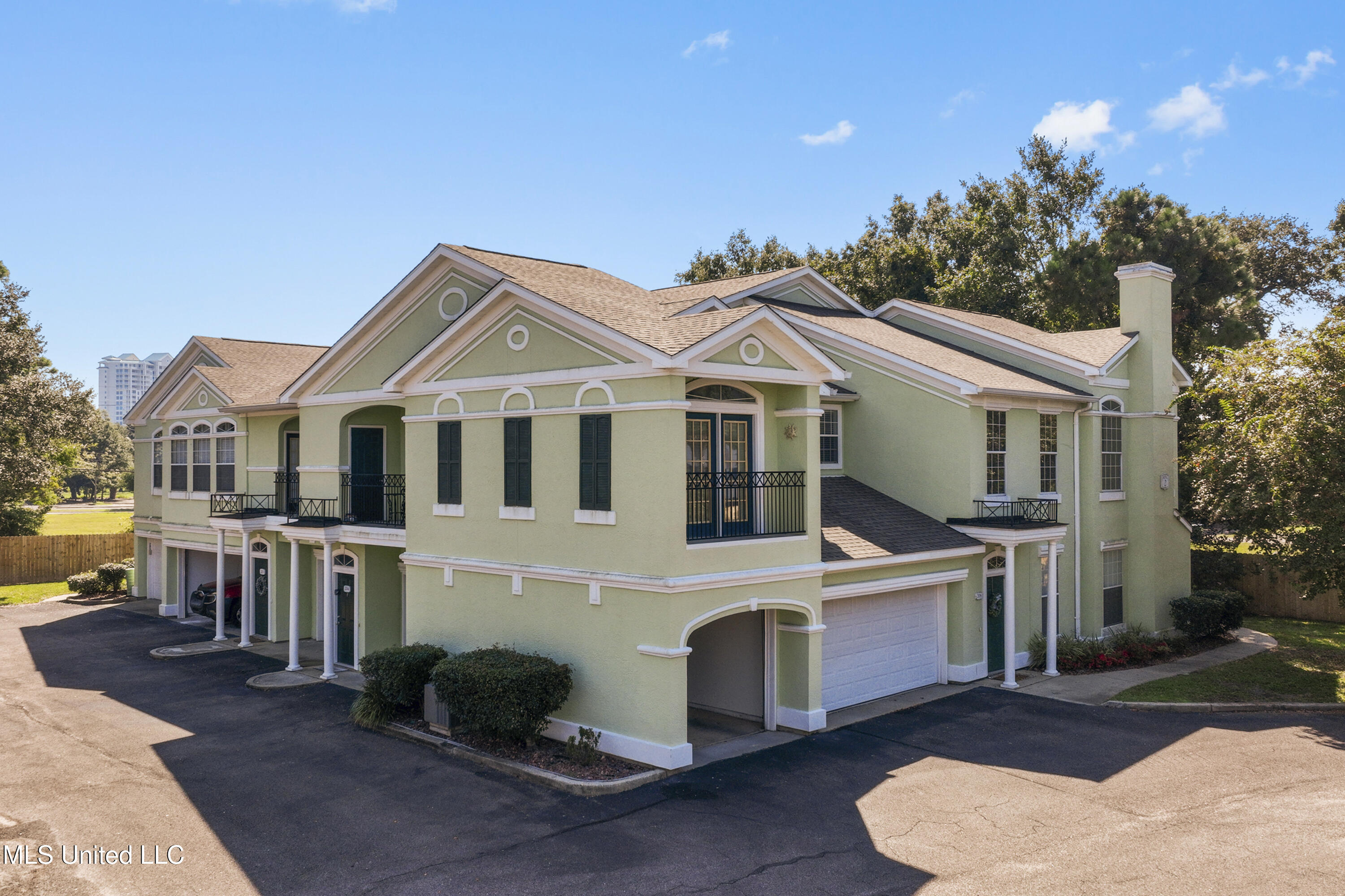 2252 Beach Drive Property Photo 3