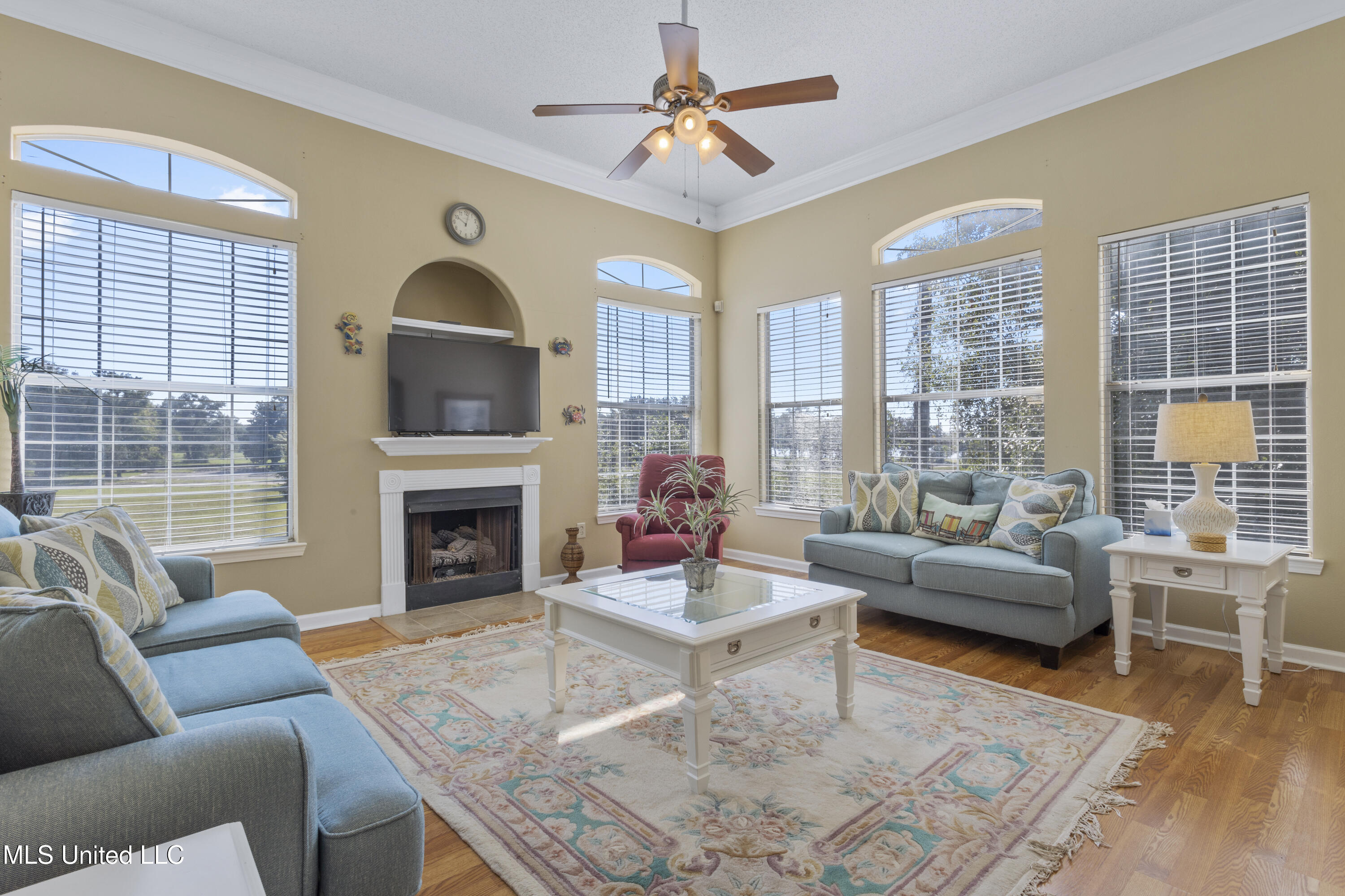 2252 Beach Drive Property Photo 6
