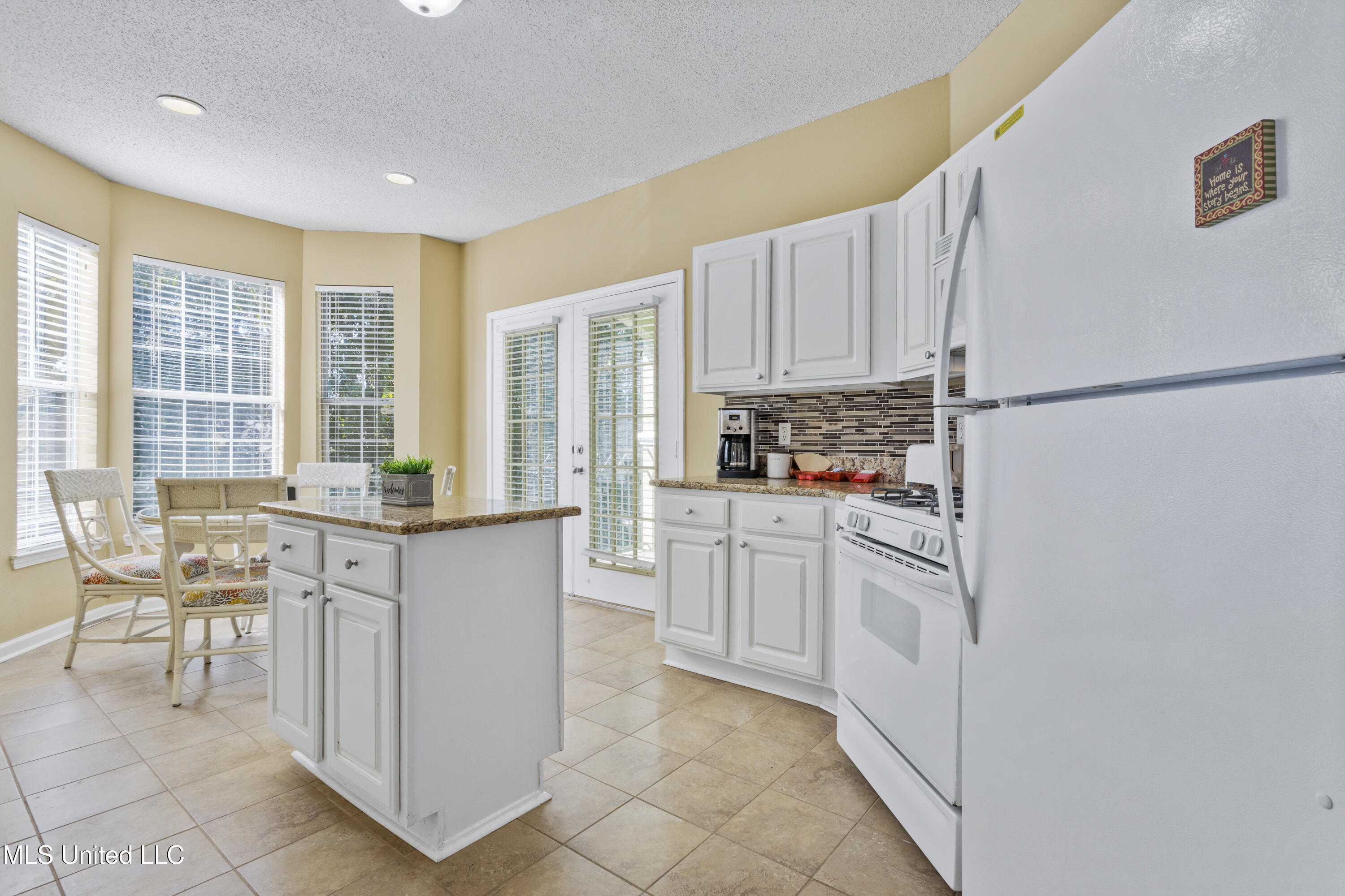 2252 Beach Drive Property Photo 15